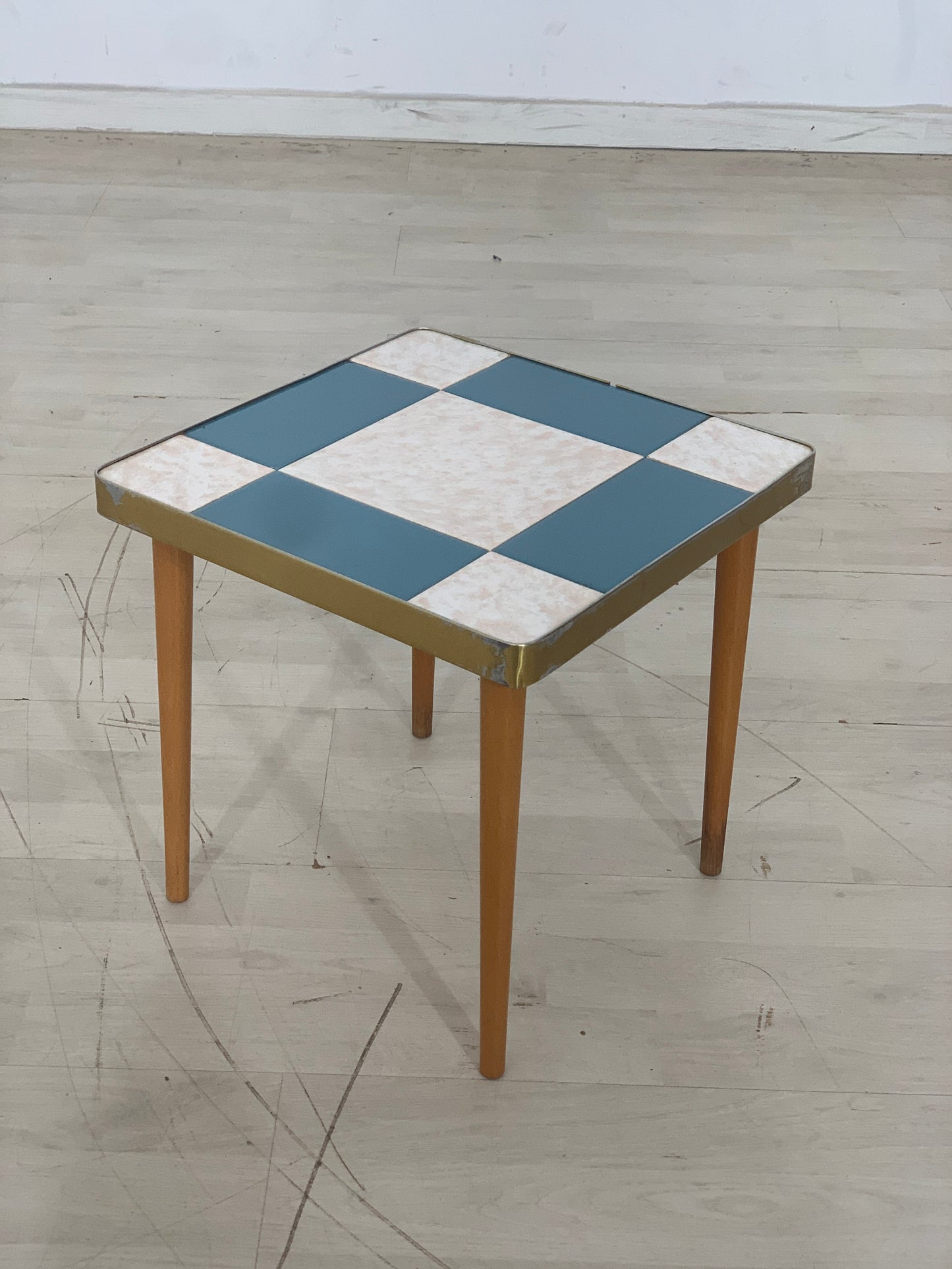 Table d'appoint vintage mignonne en forme de rein, table à fleurs, table de rangement