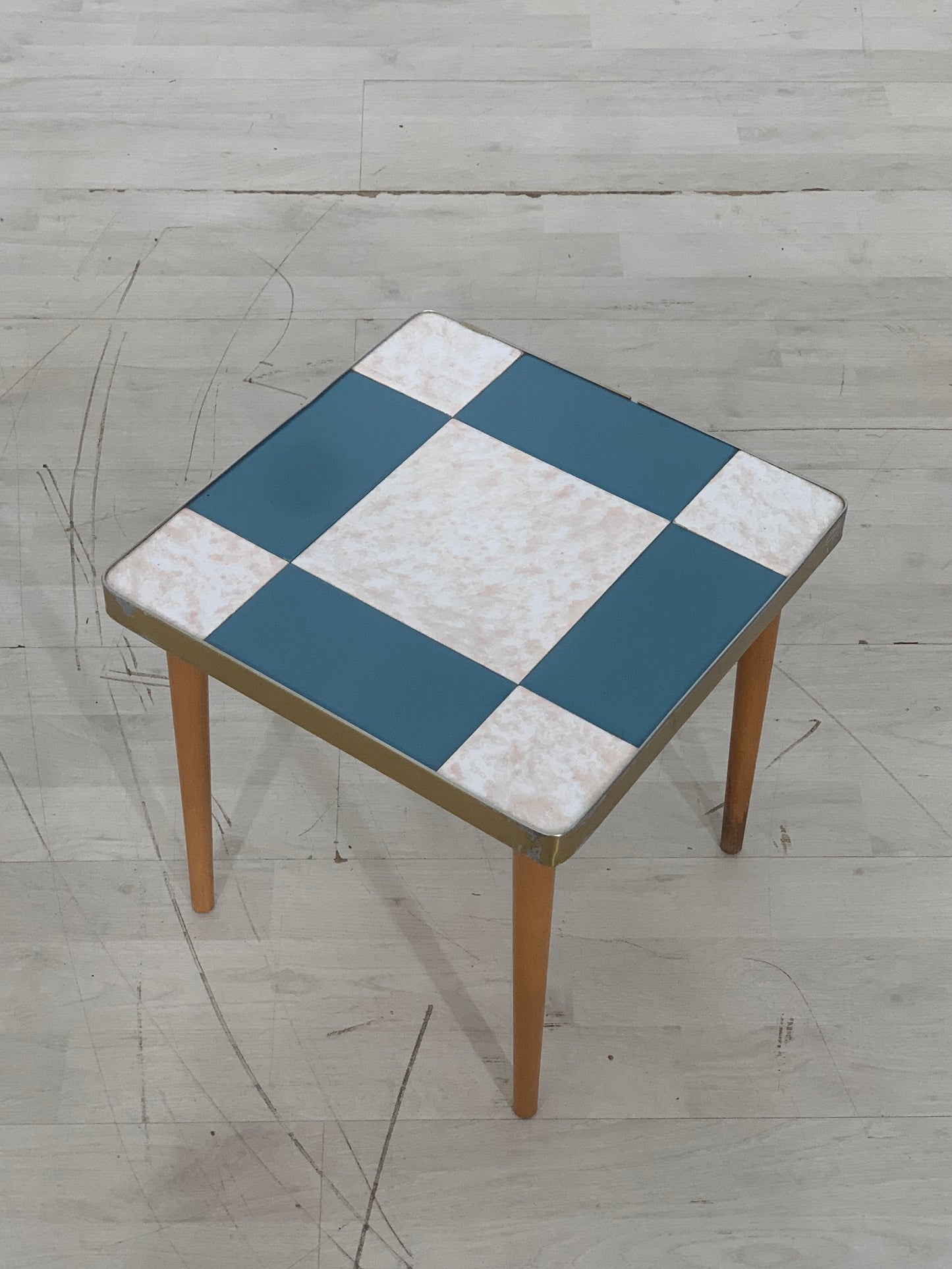 Table d'appoint vintage mignonne en forme de rein, table à fleurs, table de rangement