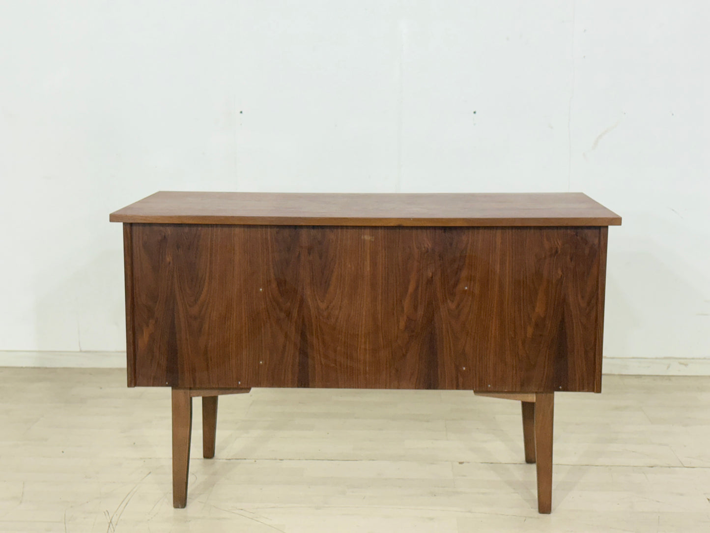 Mid-Century Schreibtisch – Vintage Nussbaum – 60er Jahre Design