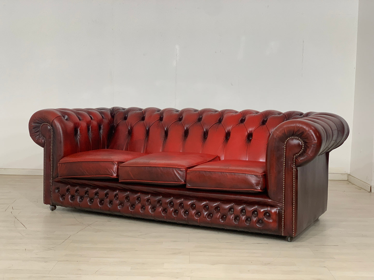 Original Chesterfield Couch Sofa 3-Sitzer Ledercouch Oxblood