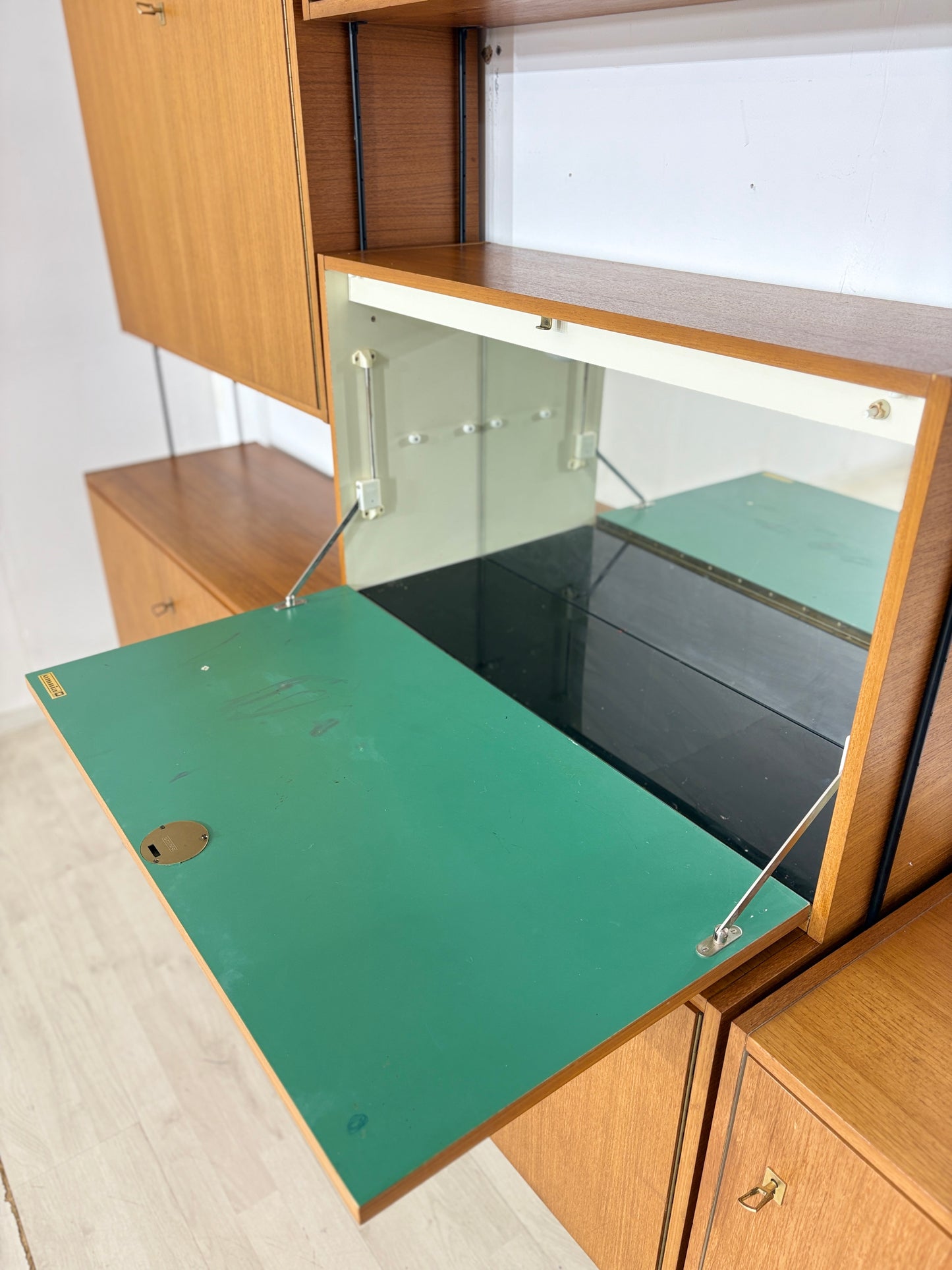 Omnia Regalsystem Wohnwand Wandregal von Ernst Dieter Hilker (1960)