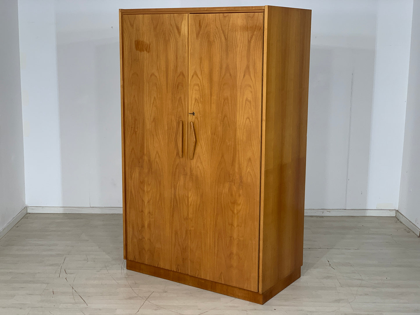 Mid Century Hellerau Kleiderschrank Schrank Wardrobe Vintage