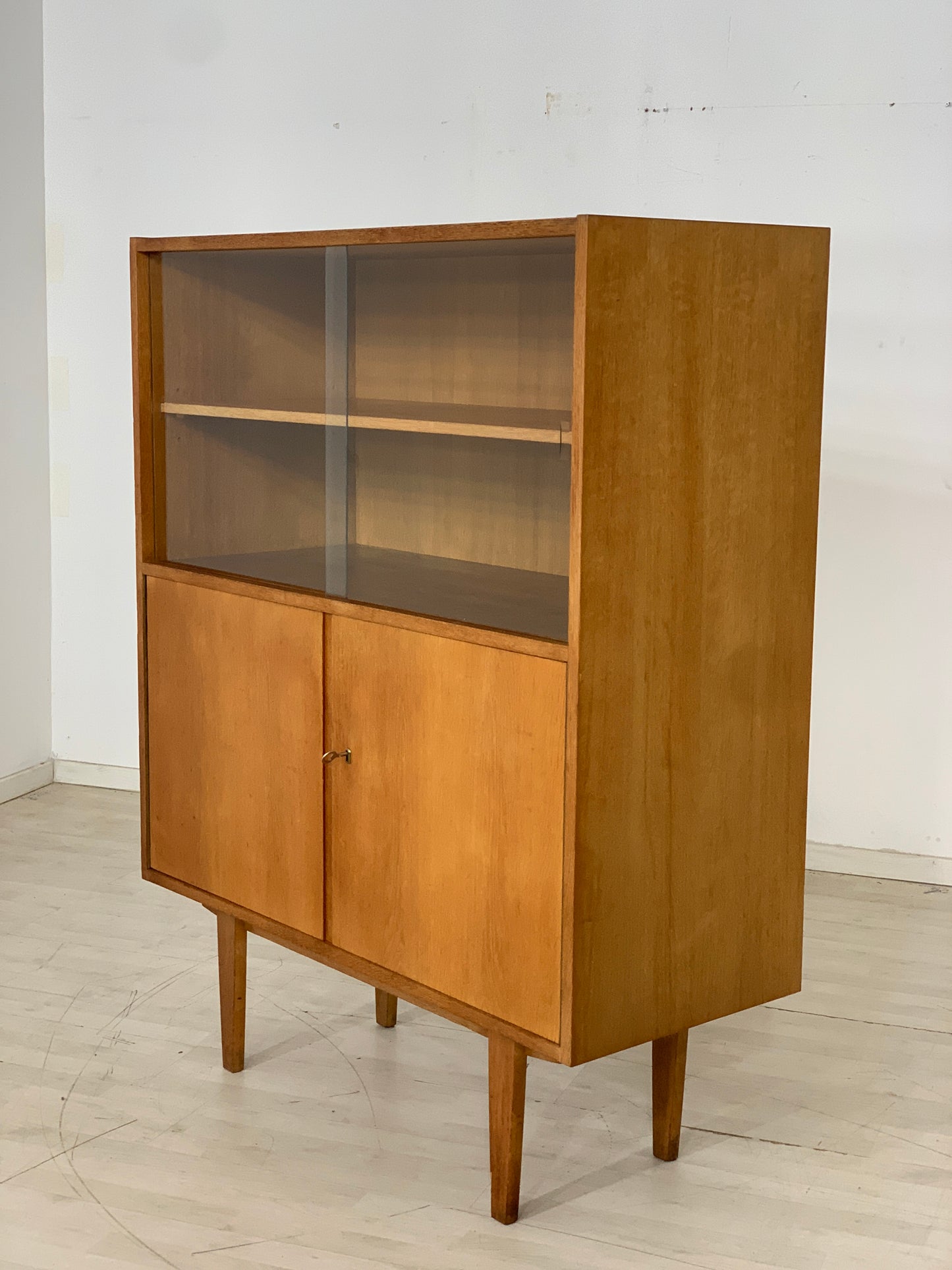 Mid Century Hellerau Highboard Schrank Wohnzimmerschrank Vitrine Vintage