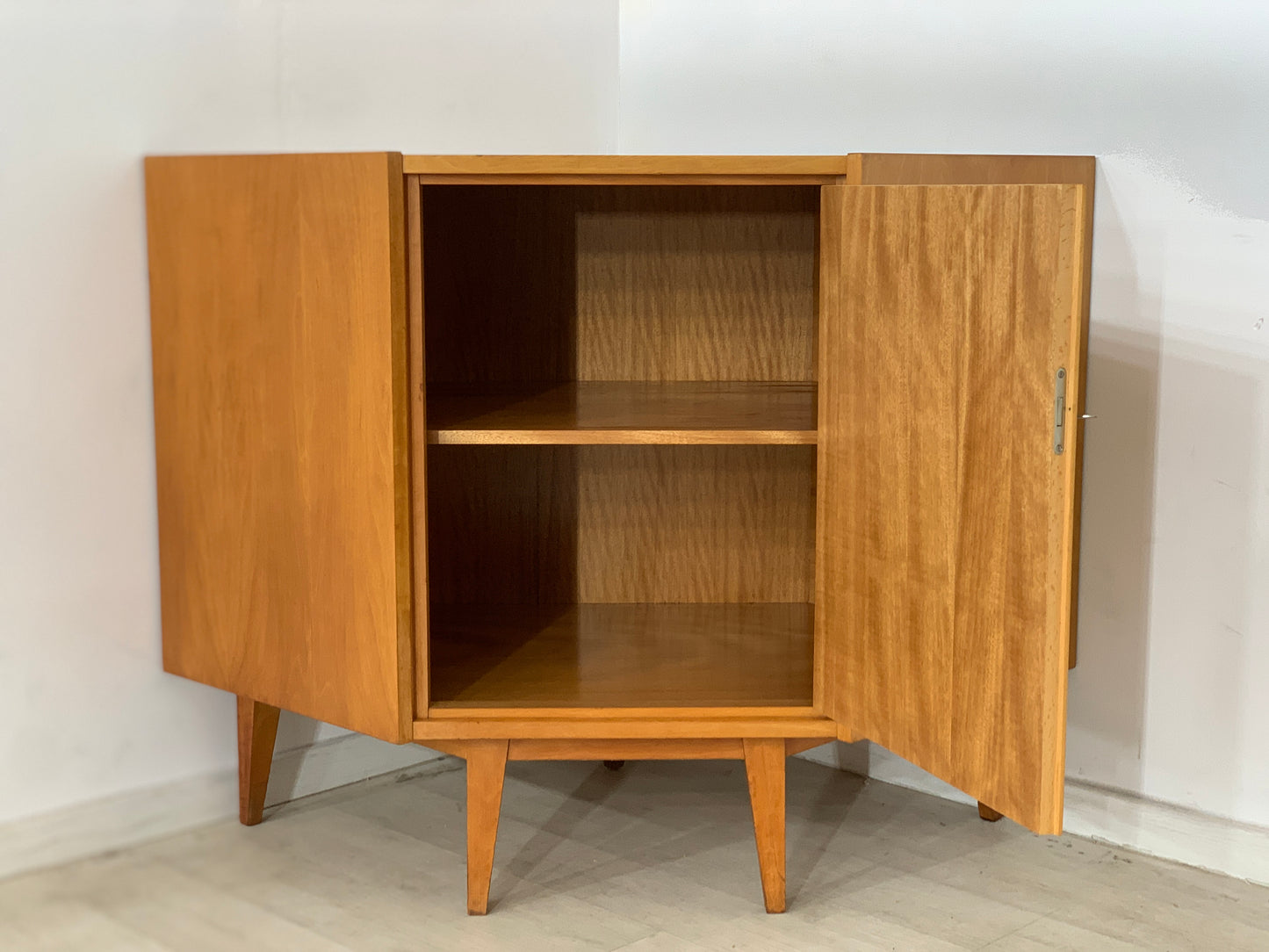 Mid Century Eckschrank Schrank Kommode Vintage