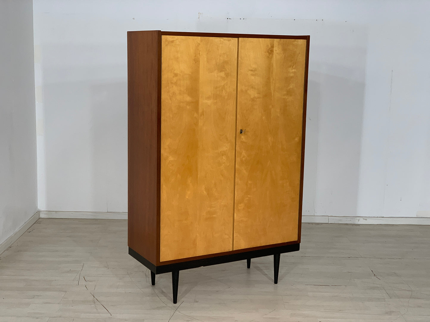 Mid Century Wäscheschrank Schrank Kleiderschrank Vintage