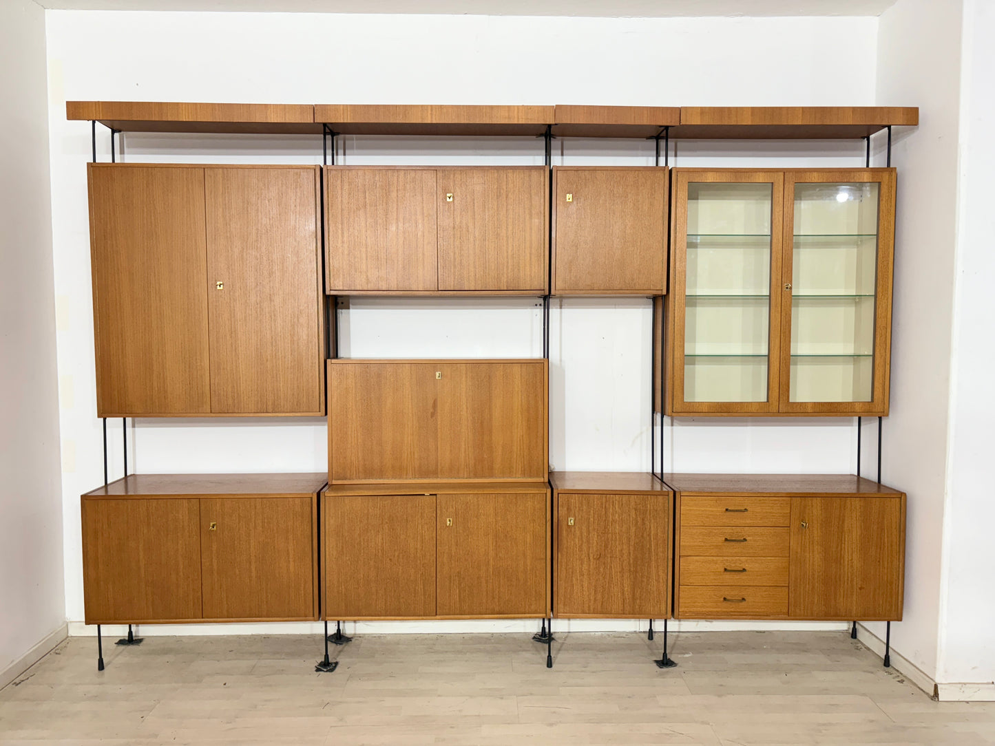Omnia Regalsystem Wohnwand Wandregal von Ernst Dieter Hilker (1960)