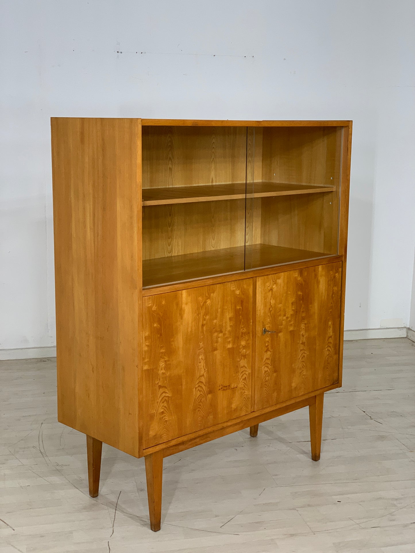 Mid Century Hellerau Highboard Schrank Vitrine Serie 602