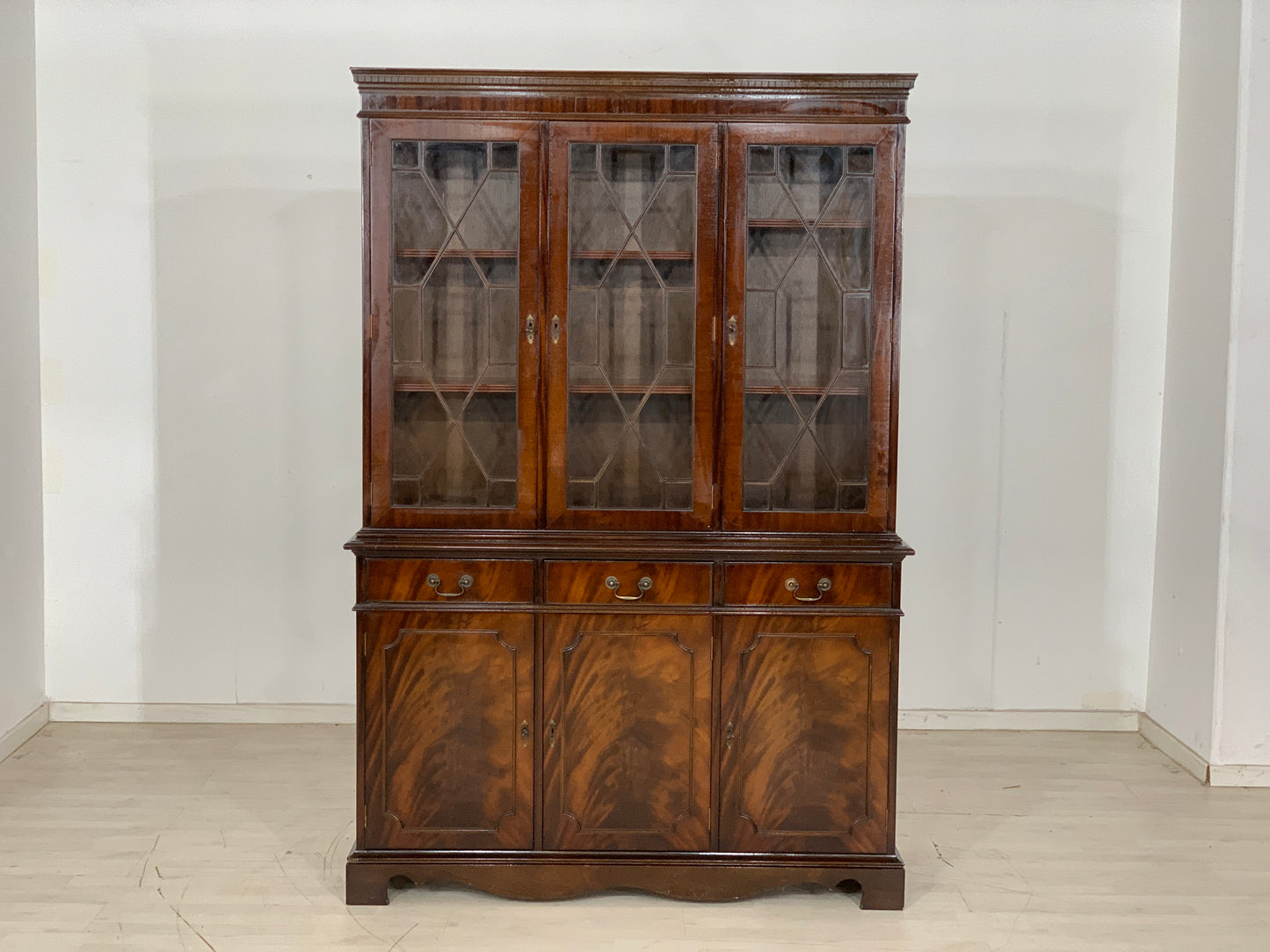 Kolonialstil Anrichte Vitrine Küchenschrank Geschirschrank Vintage