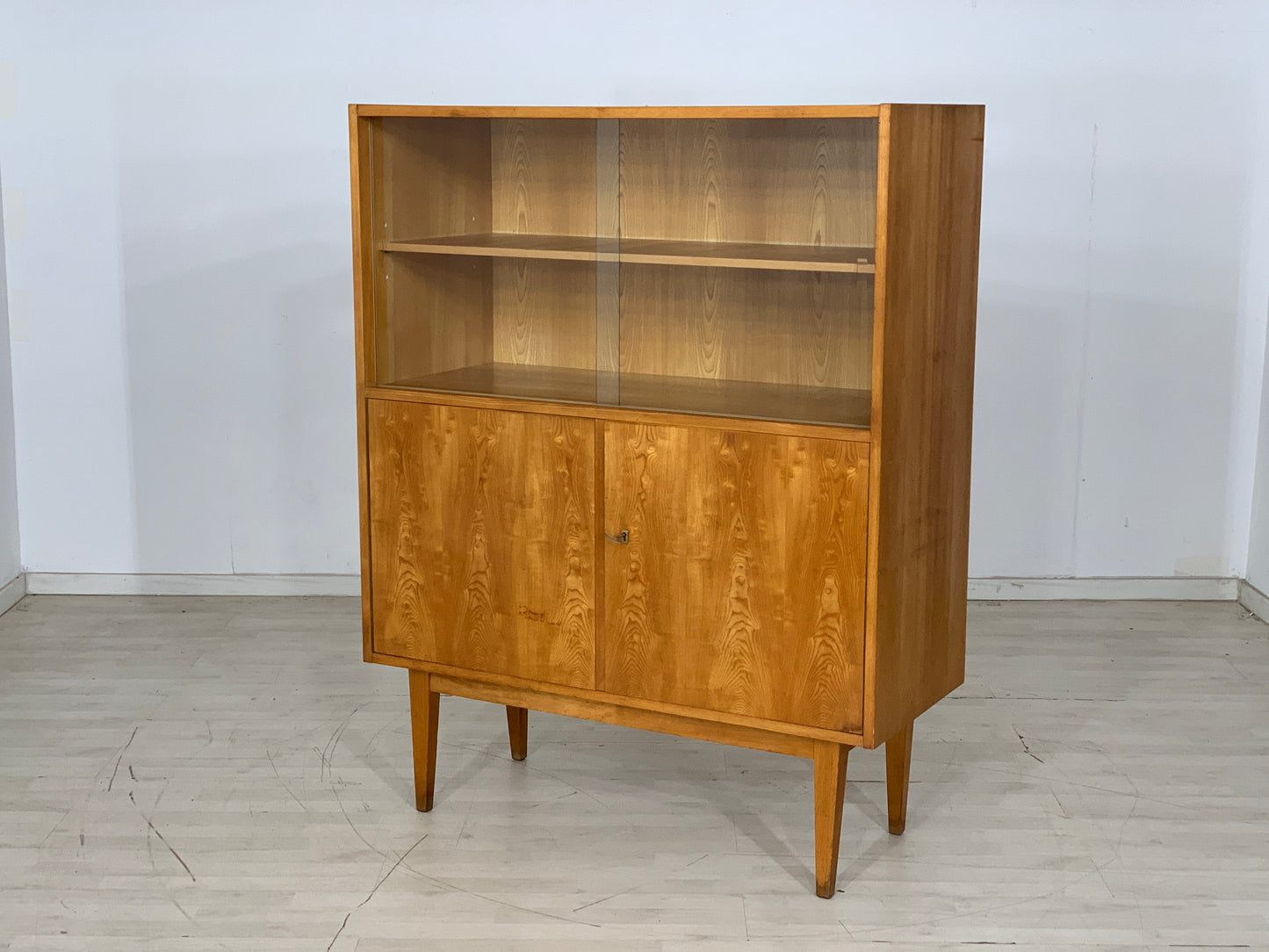 Mid Century Hellerau Highboard Schrank Vitrine Serie 602