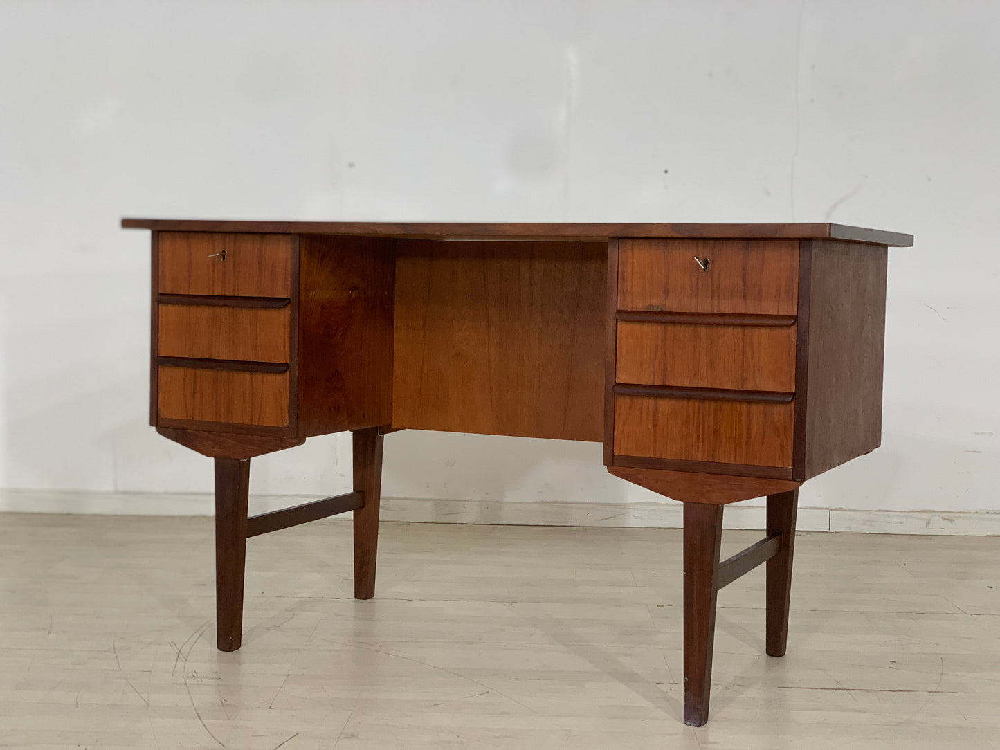 Danish Teak Schreibtisch Tisch Desk Vintage