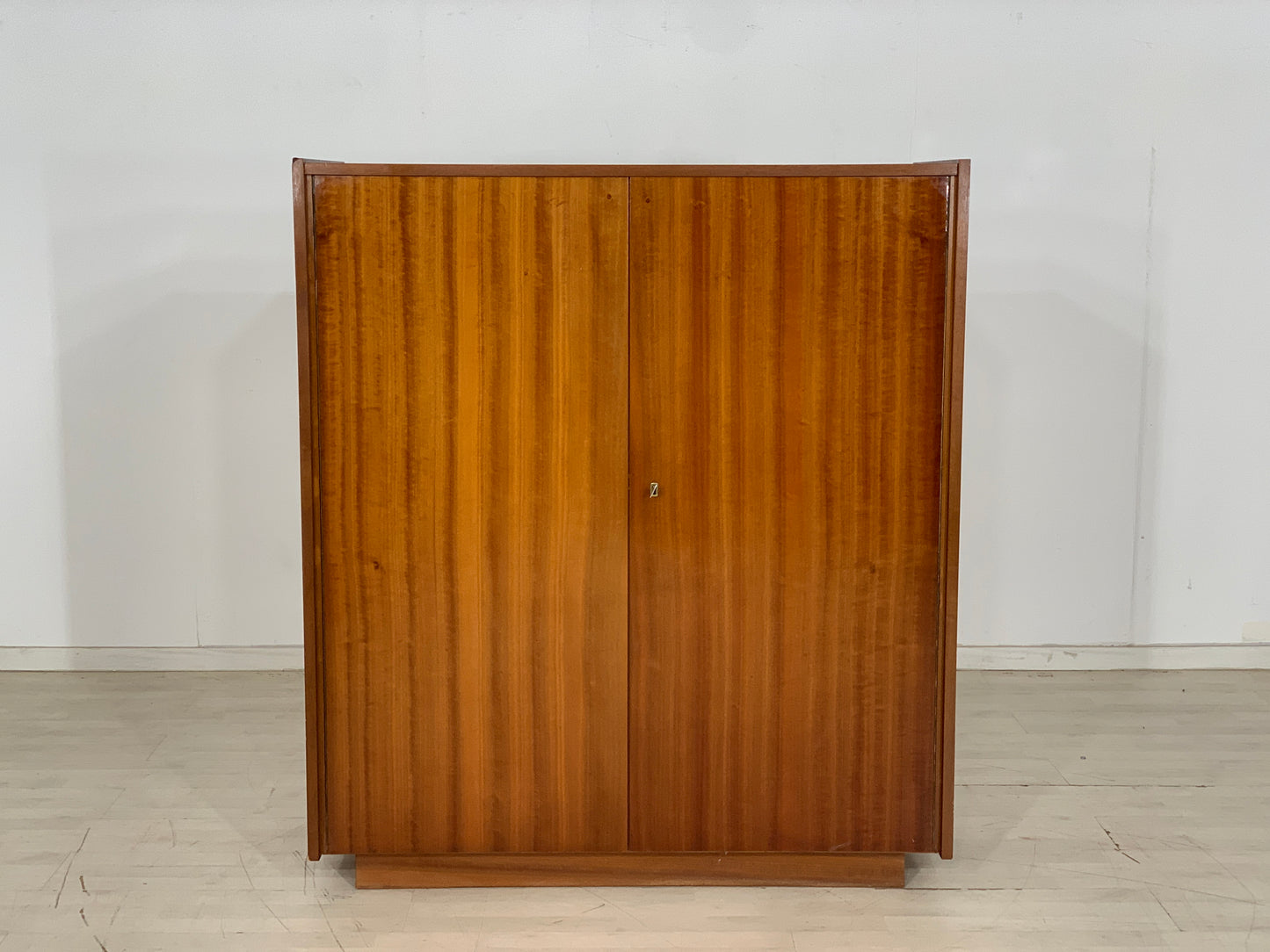 Mid Century Wäscheschrank Schrank Kleiderschrank Vintage