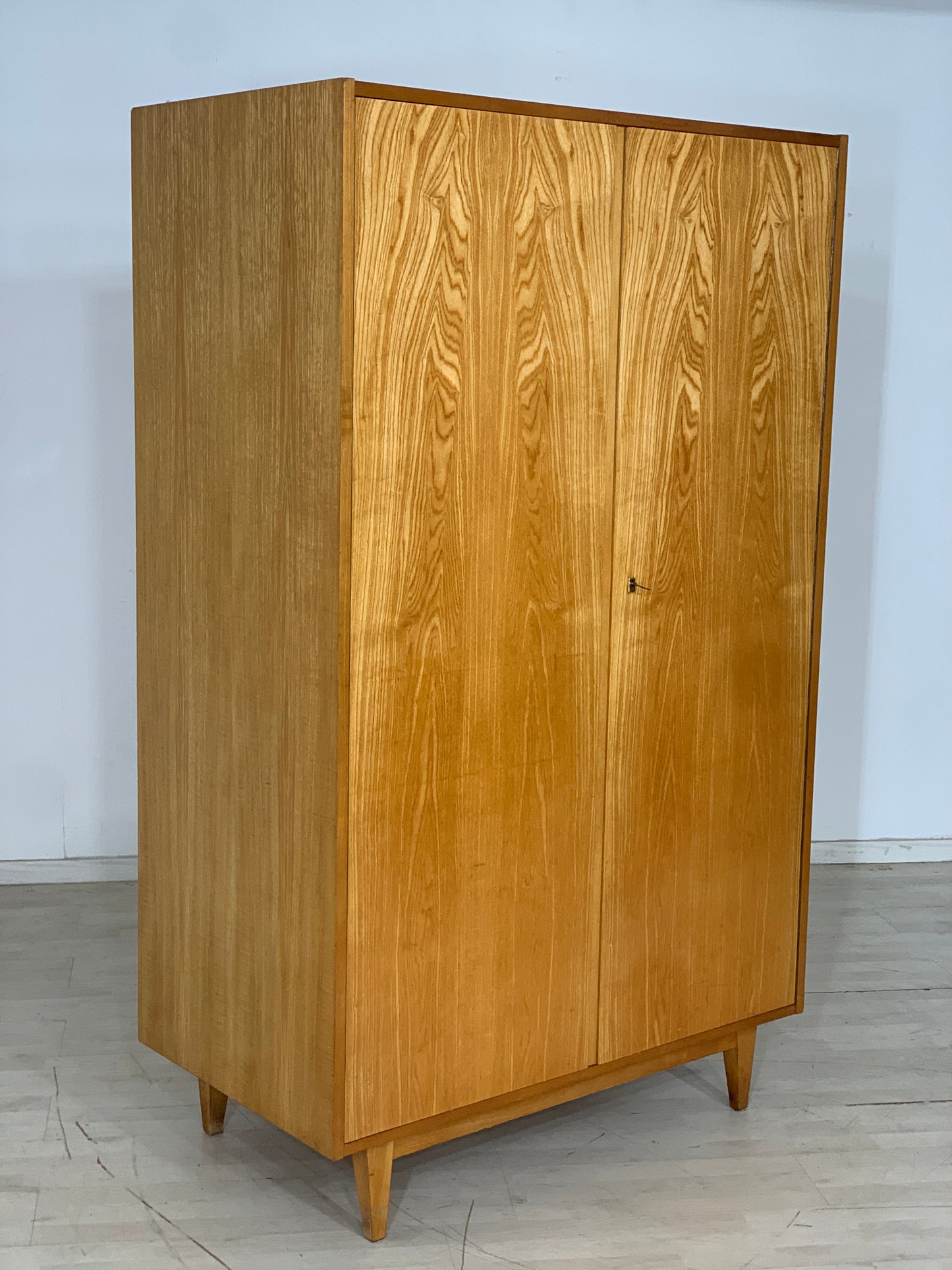 Mid Century Hellerau Kleiderschrank Schrank Wardrobe Vintage