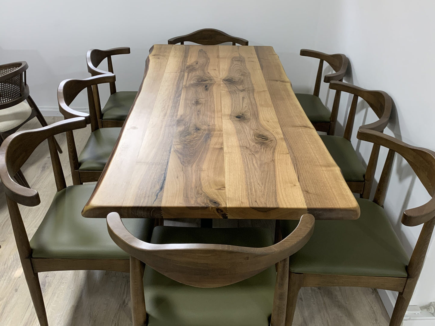 TABLE À MANGER EN BOIS MASSIF VINTAGE