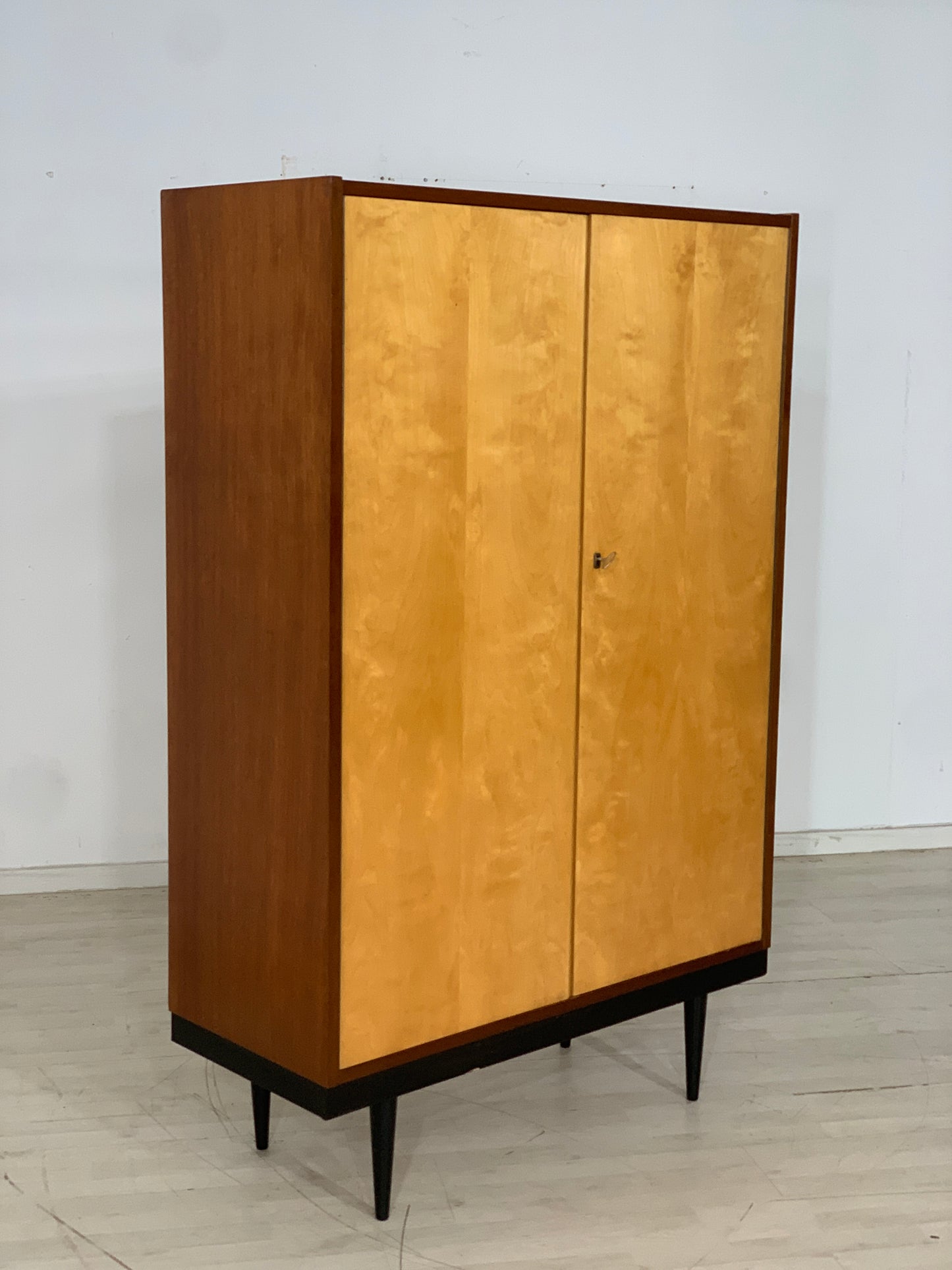 Mid Century Wäscheschrank Schrank Kleiderschrank Vintage