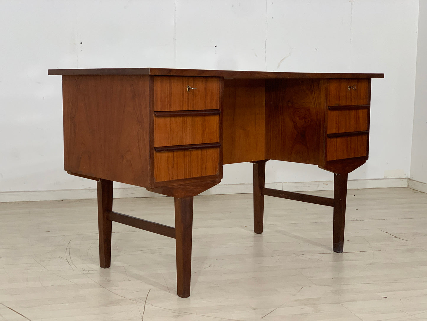 Danish Teak Schreibtisch Tisch Desk Vintage