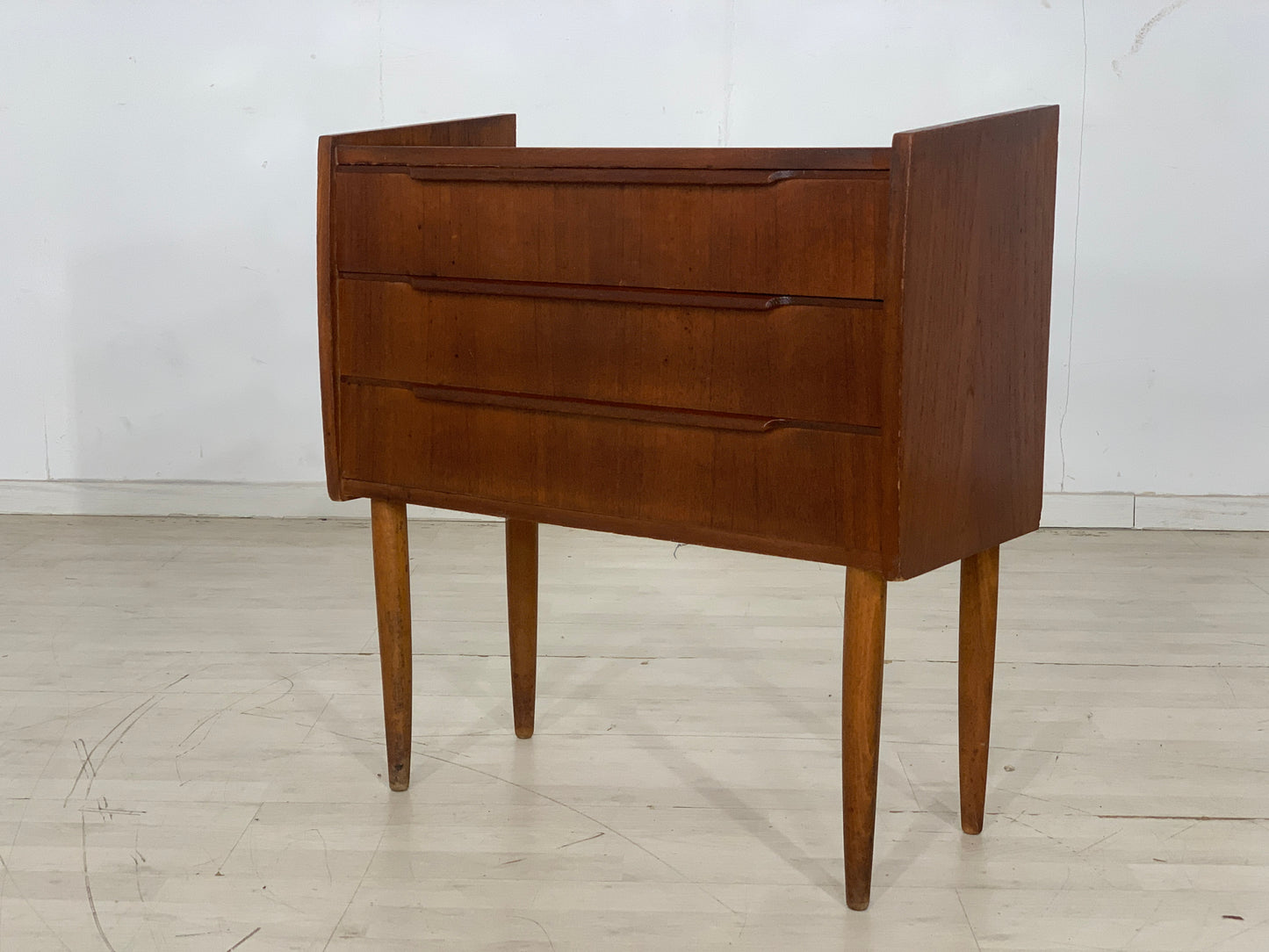 Danish Teak Flurschrank Schrank Kommode Vintage