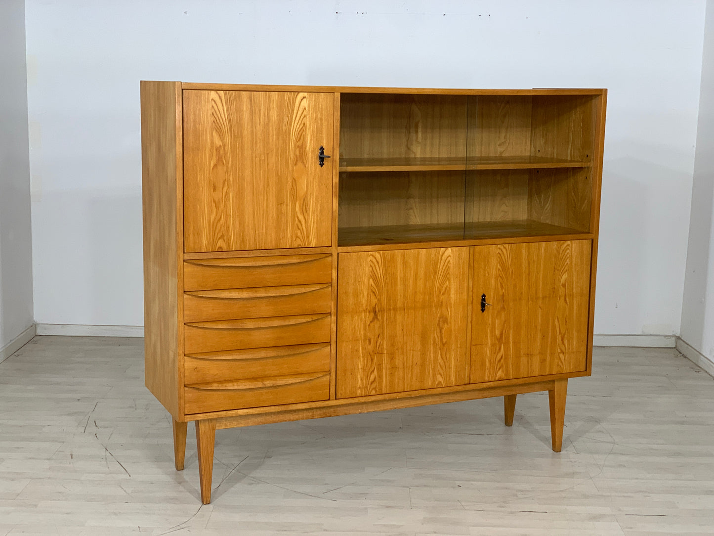 Mid Century Hellerau Highboard Schrank Vitrine Wohnzimmerschrank Vintage