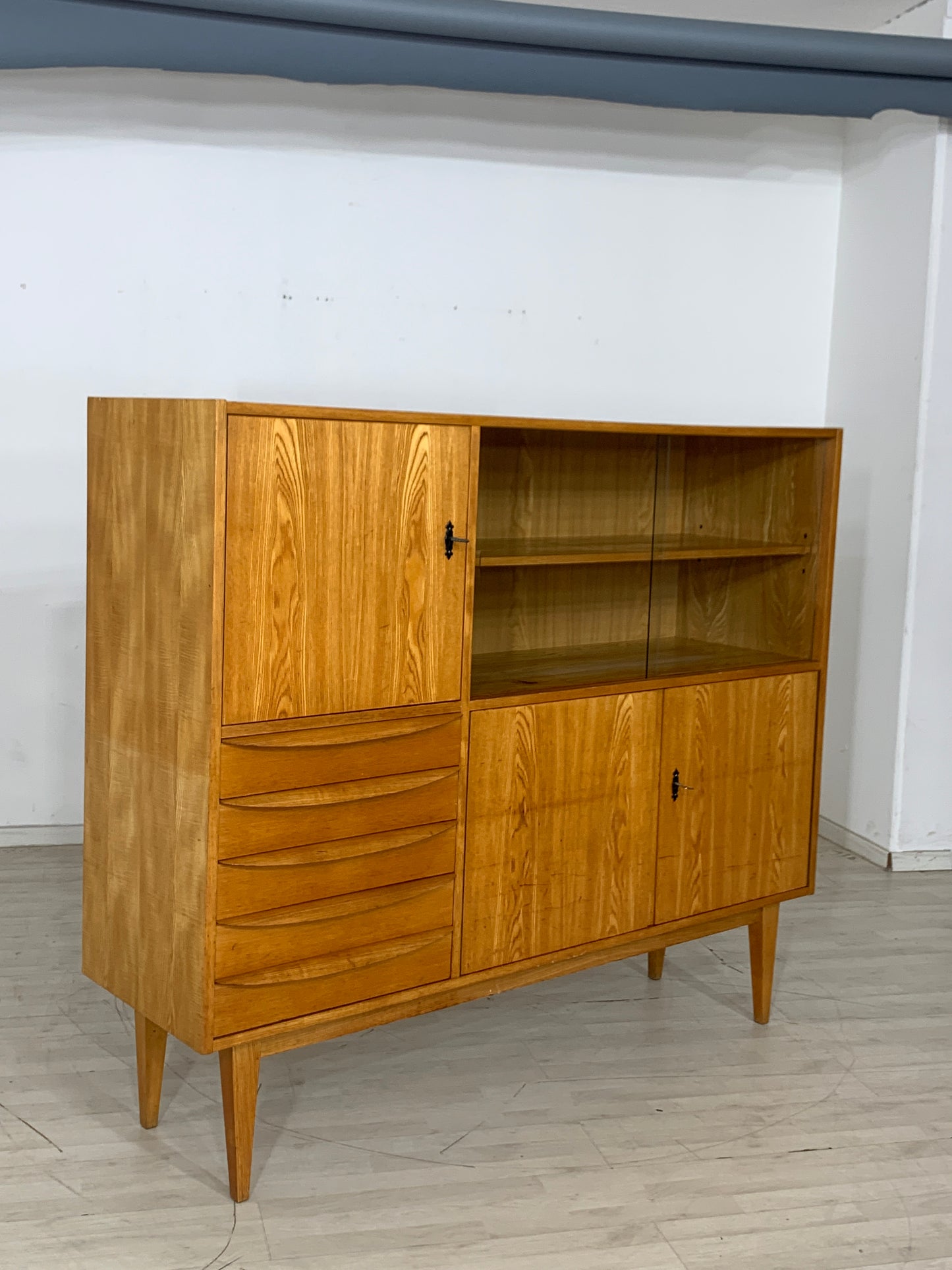 Mid Century Hellerau Highboard Schrank Vitrine Wohnzimmerschrank Vintage