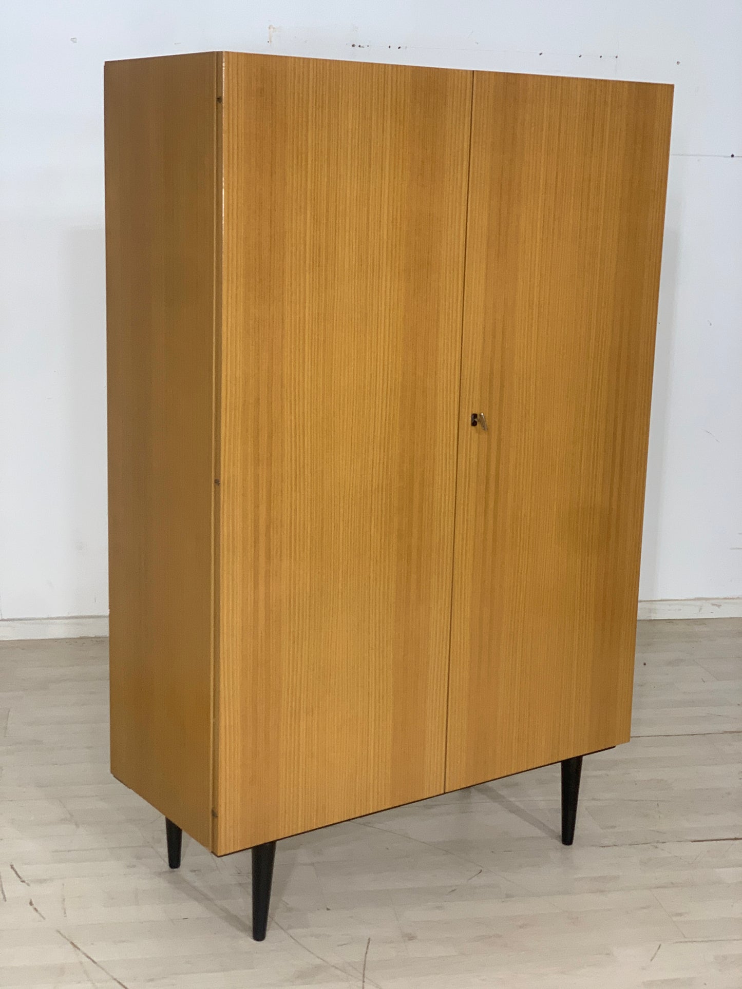 Mid Century Wäscheschrank Schrank Kleiderschrank Vintage