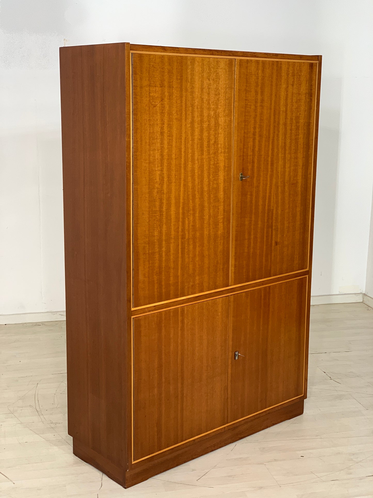 Mid Century Schrank Highboard Wäscheschrank Vintage