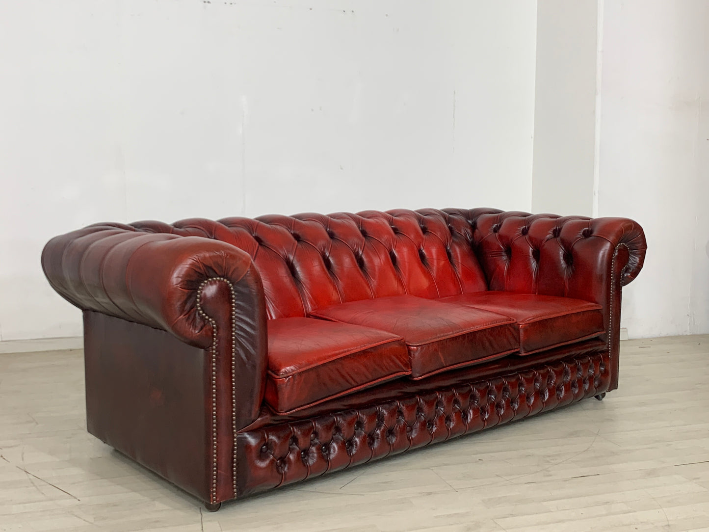 Original Chesterfield Couch Sofa 3-Sitzer Ledercouch Oxblood