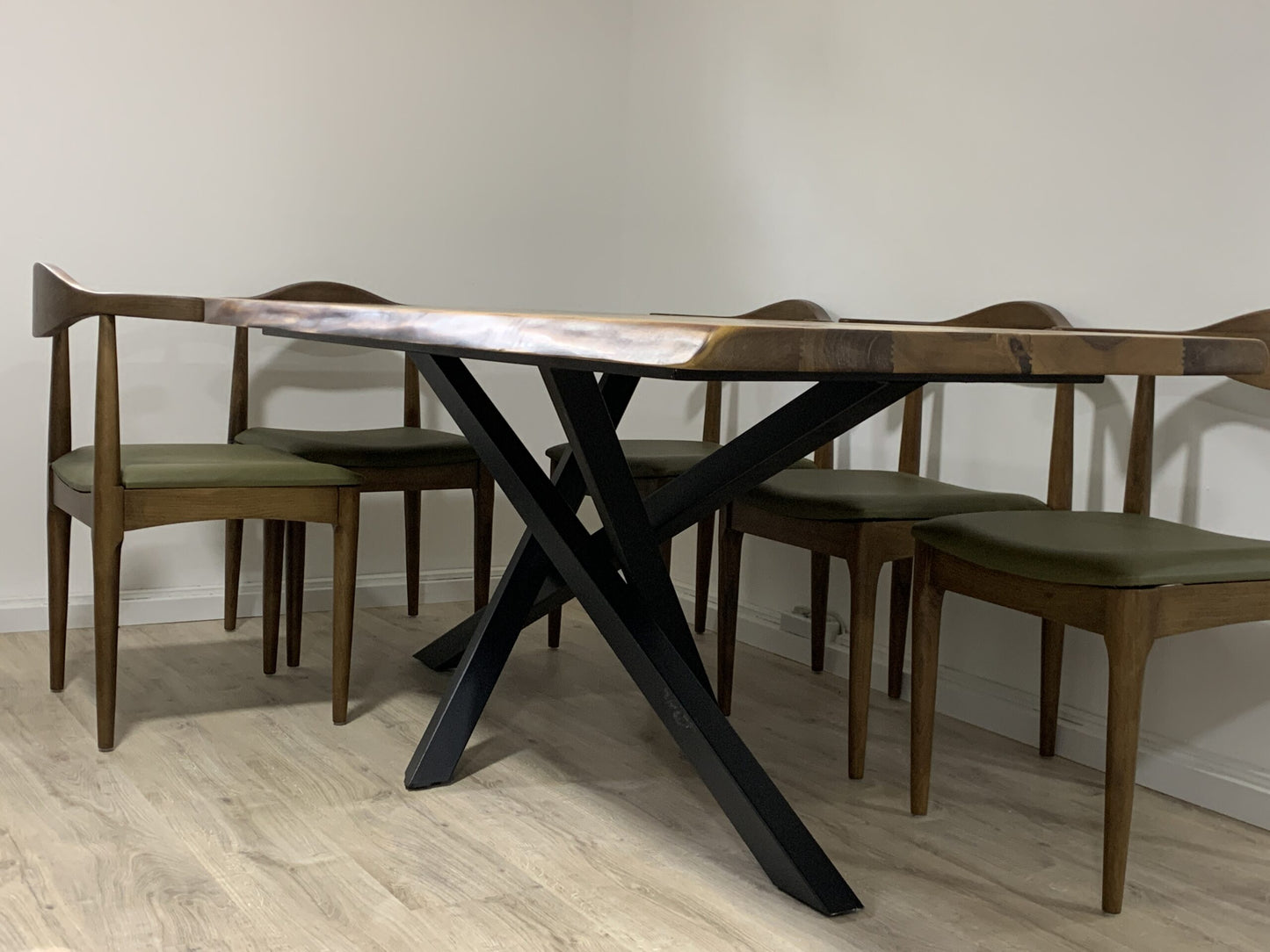 TABLE À MANGER EN BOIS MASSIF VINTAGE