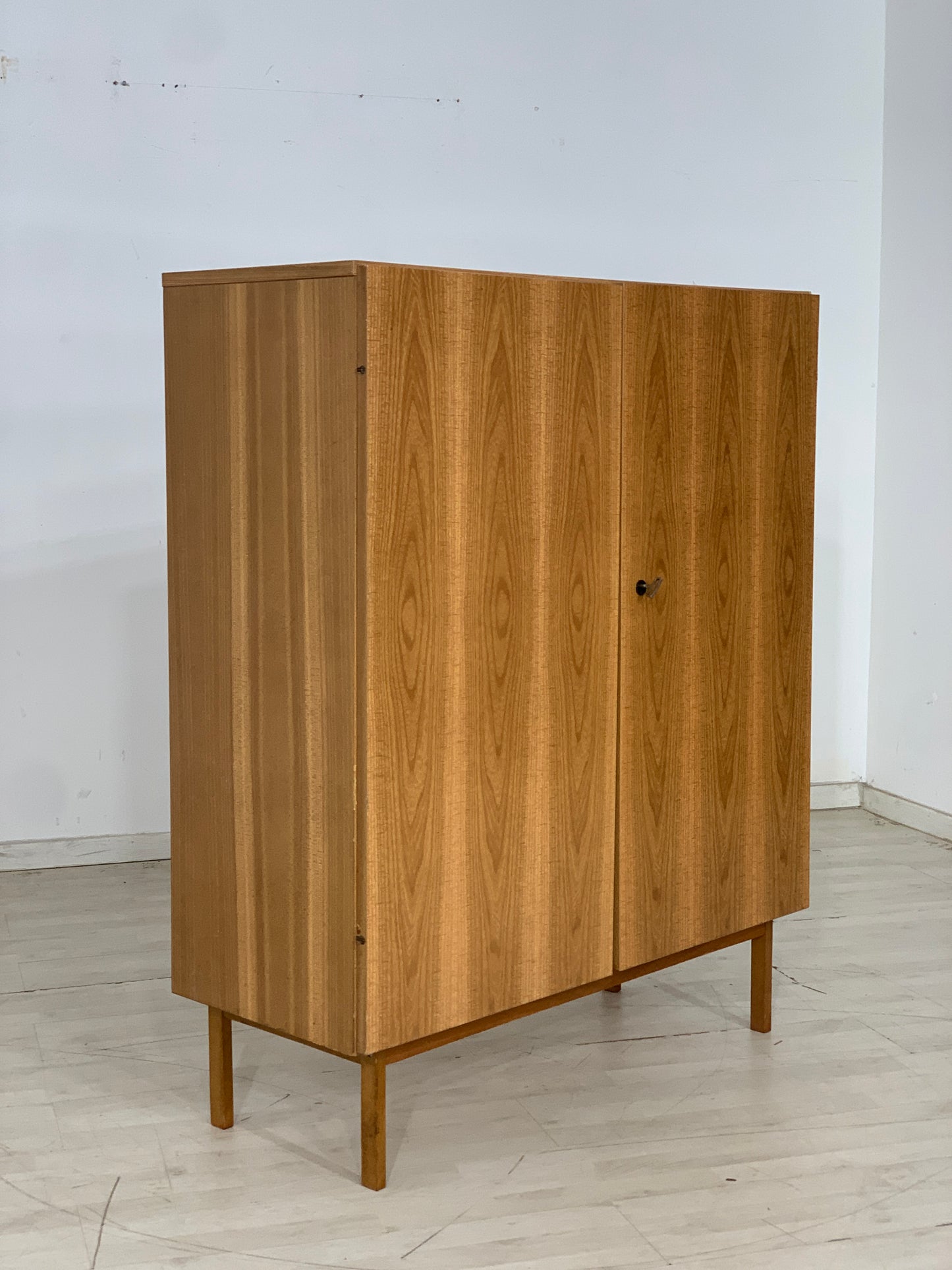 60er Jahre Wäscheschrank Schrank Kleiderschrank Wardrobe Vintage