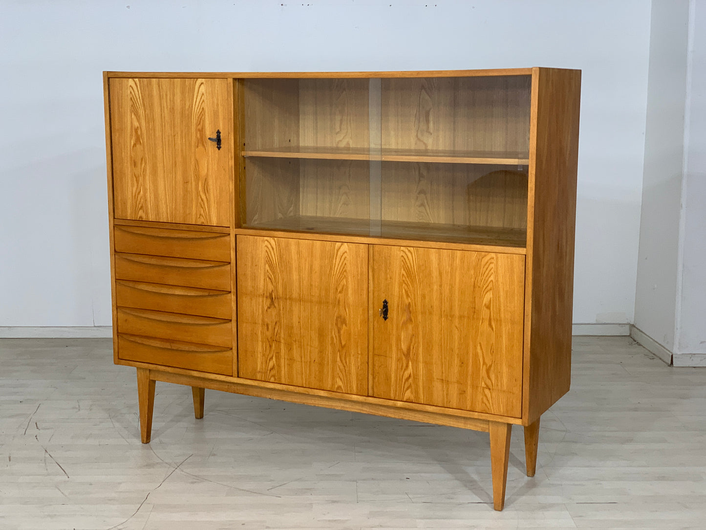 Mid Century Hellerau Highboard Schrank Vitrine Wohnzimmerschrank Vintage