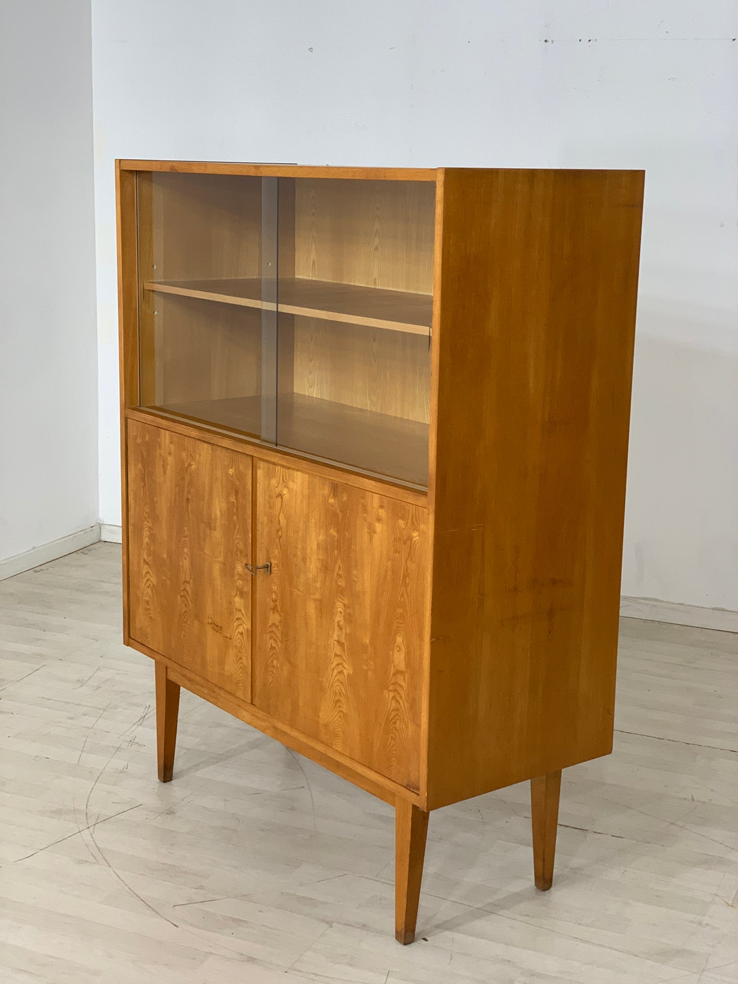 Mid Century Hellerau Highboard Schrank Vitrine Serie 602