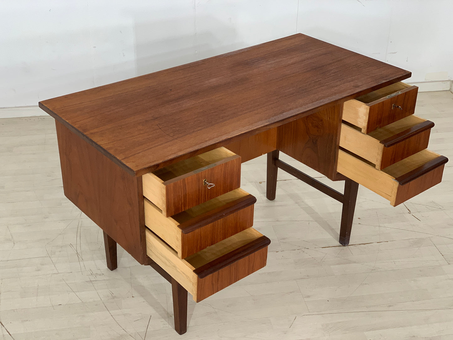 Danish Teak Schreibtisch Tisch Desk Vintage