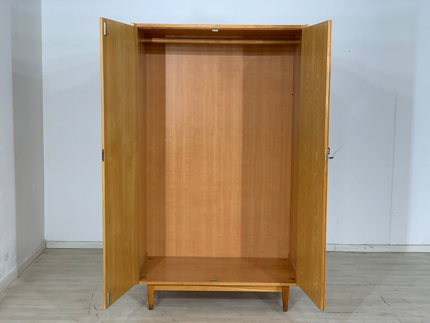 Mid Century Hellerau Kleiderschrank Schrank Wardrobe Vintage