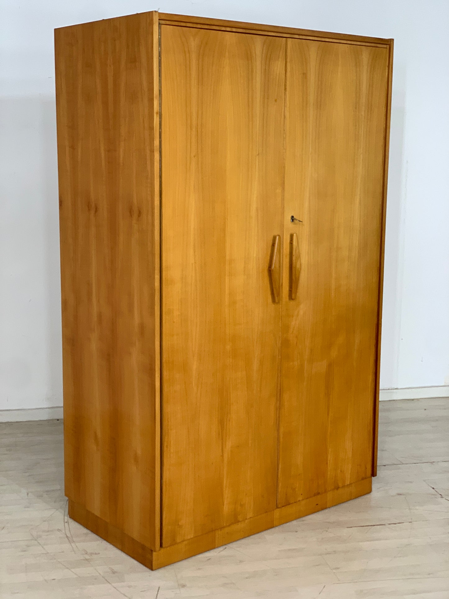 Mid Century Hellerau Kleiderschrank Schrank Wardrobe Vintage