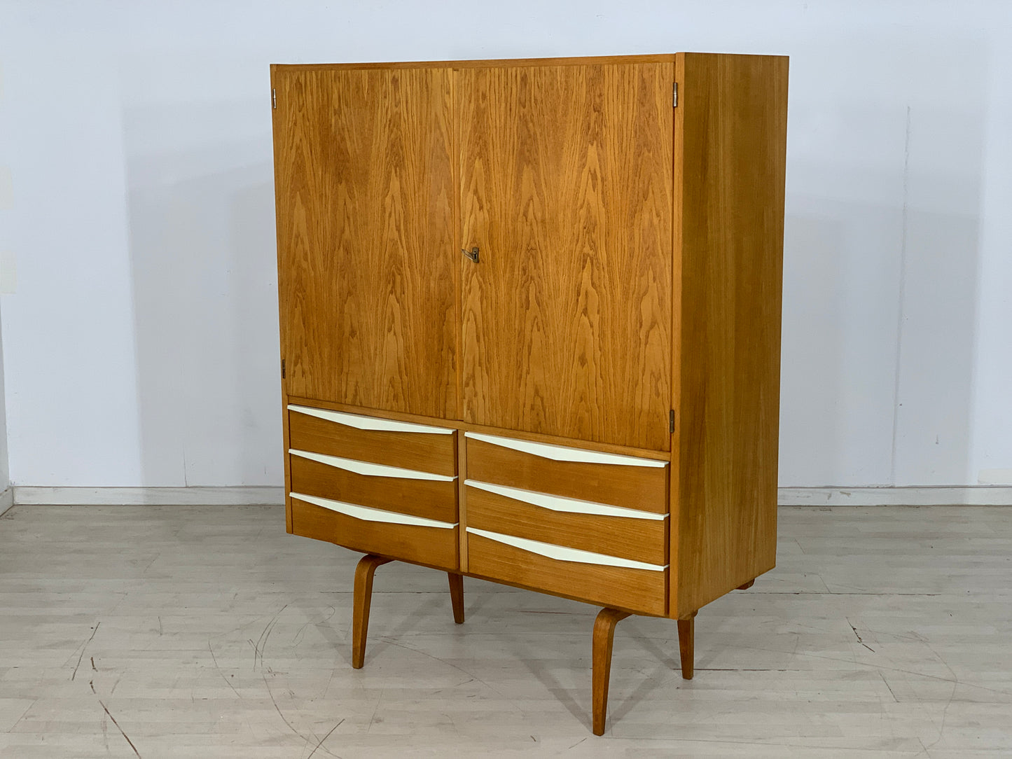 Mid Century Wäscheschrank Schrank Kleiderschrank Serie 427/N