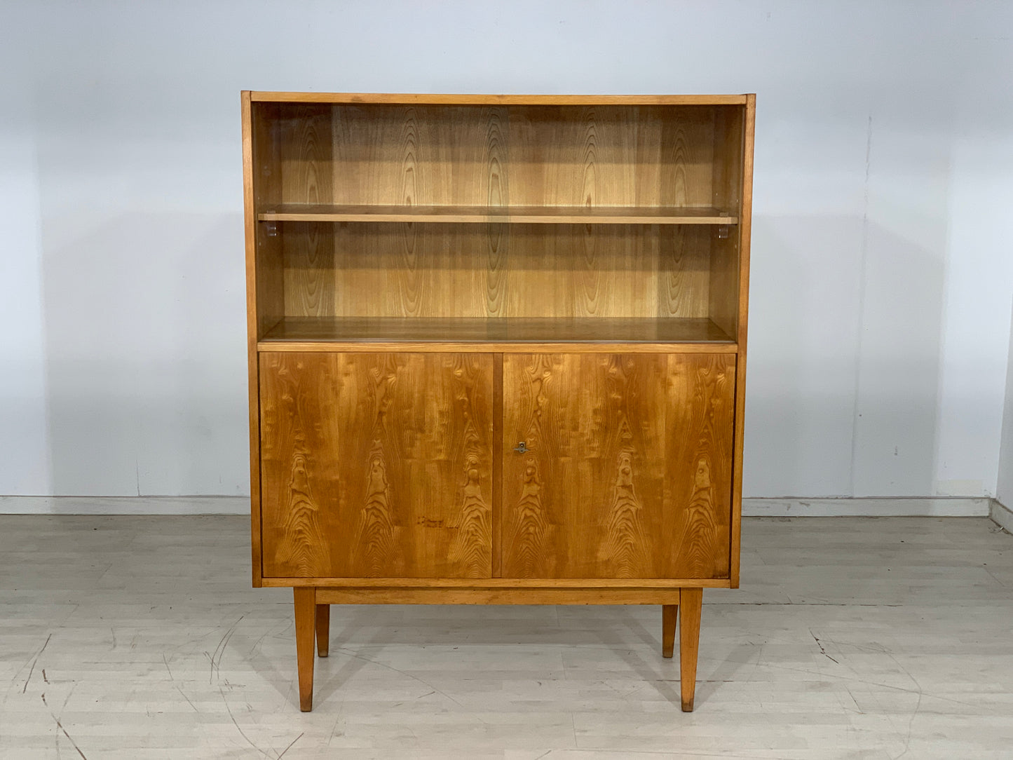 Mid Century Hellerau Highboard Schrank Vitrine Serie 602