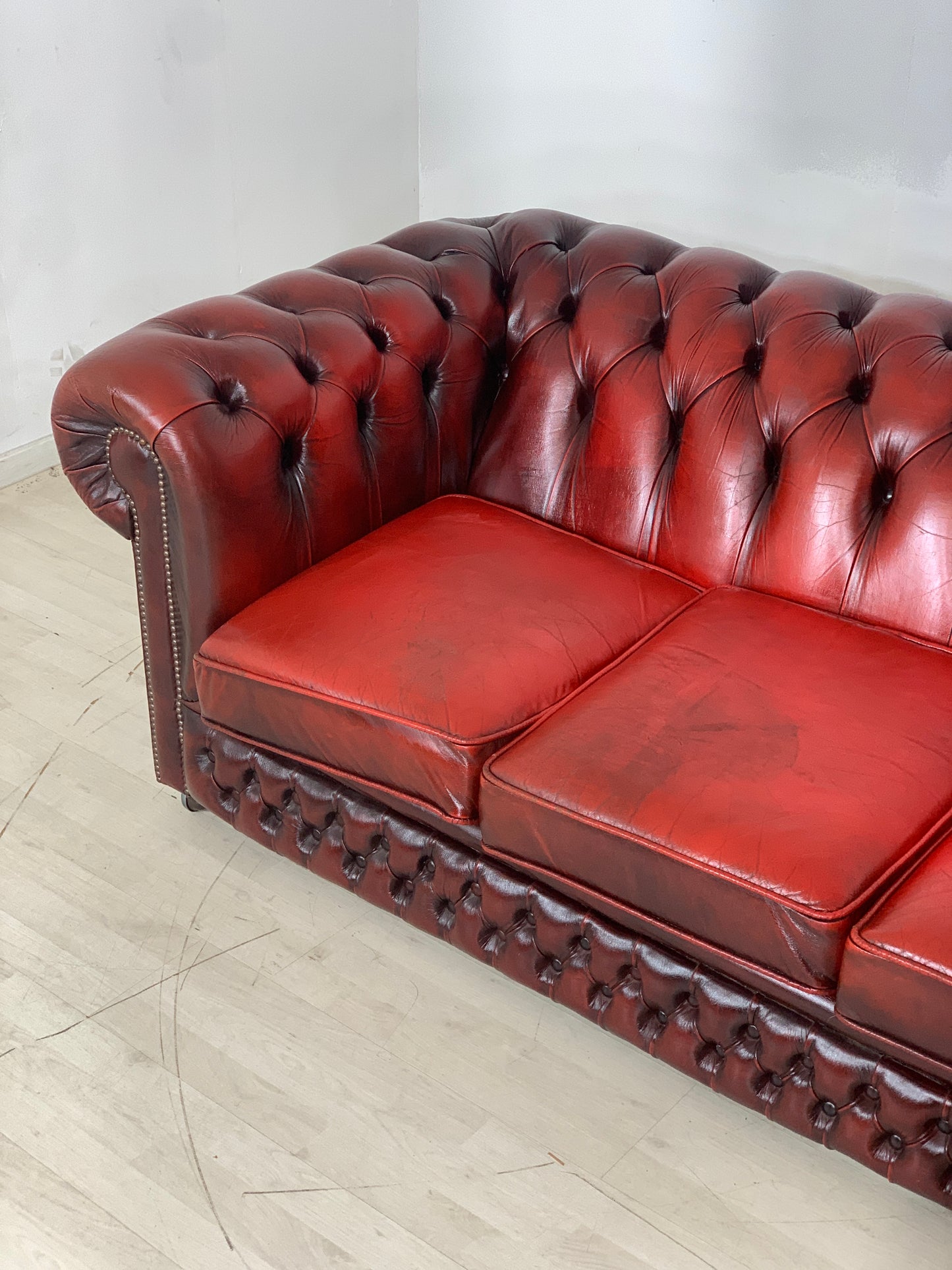 Original Chesterfield Couch Sofa 3-Sitzer Ledercouch Oxblood