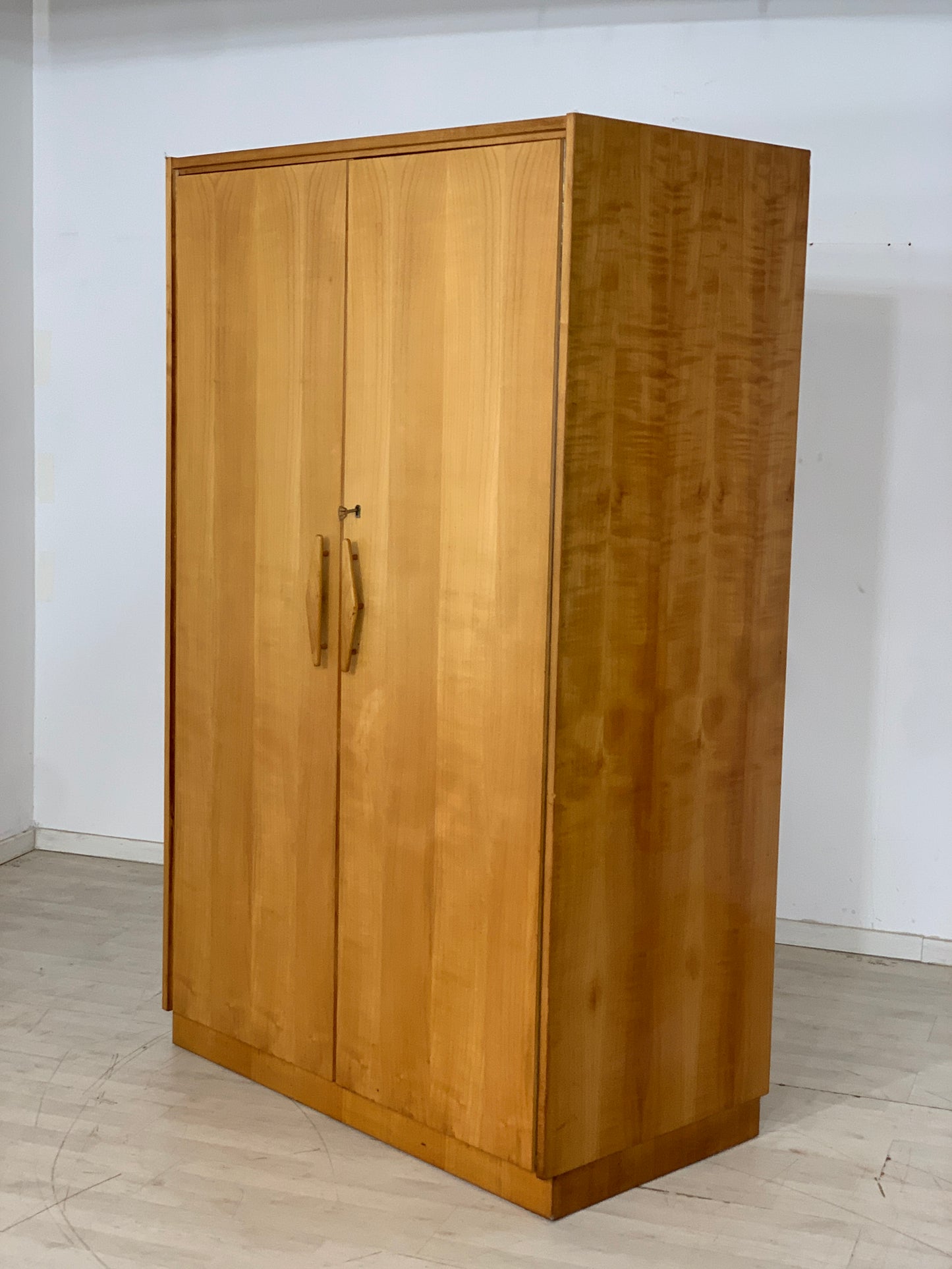 Mid Century Hellerau Kleiderschrank Schrank Wardrobe Vintage