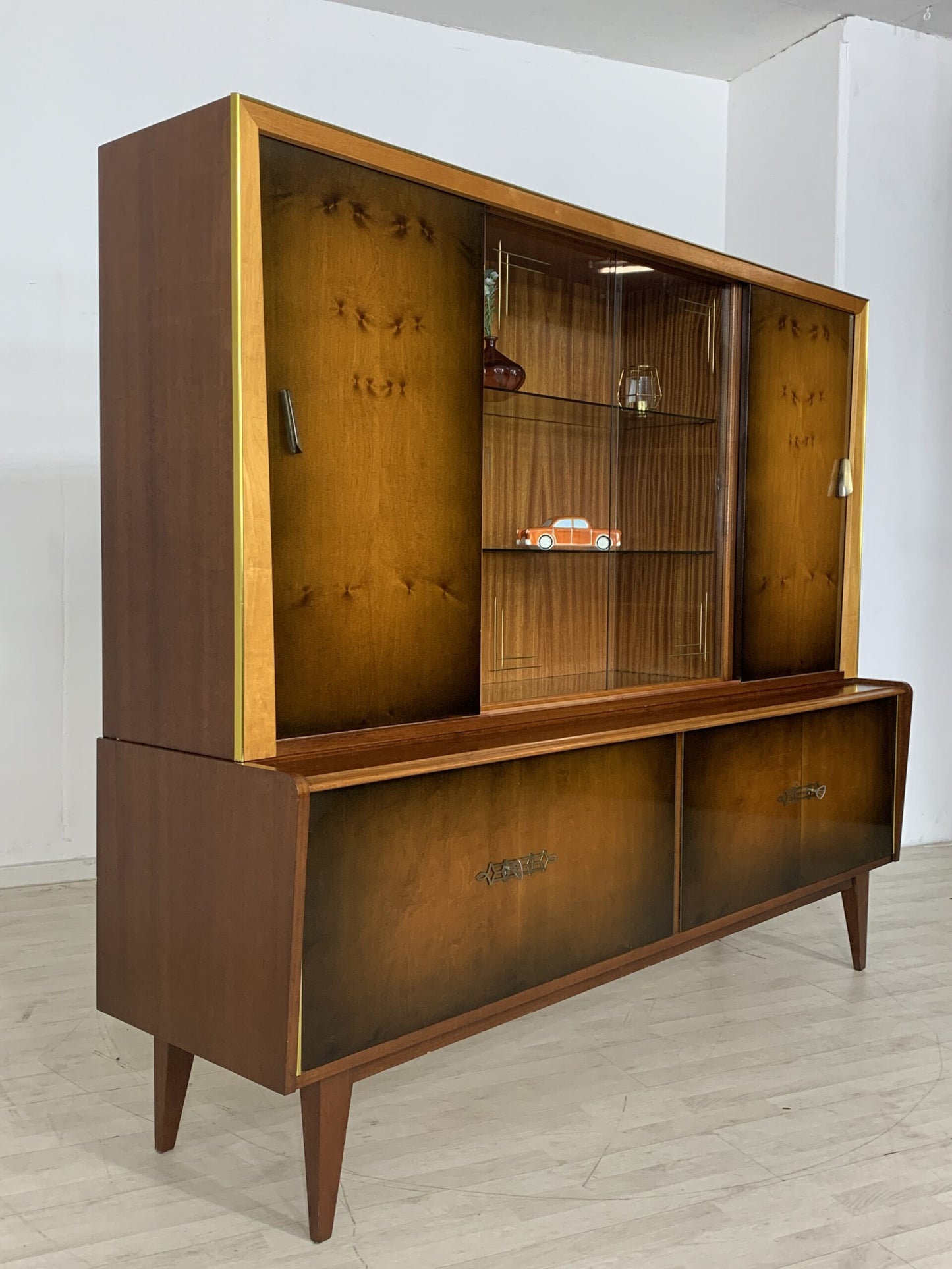 MID CENTURY HIGHBOARD GESCHIRRSCHRANK WOHNZIMMERSCHRANK BUFFET VINTAGE