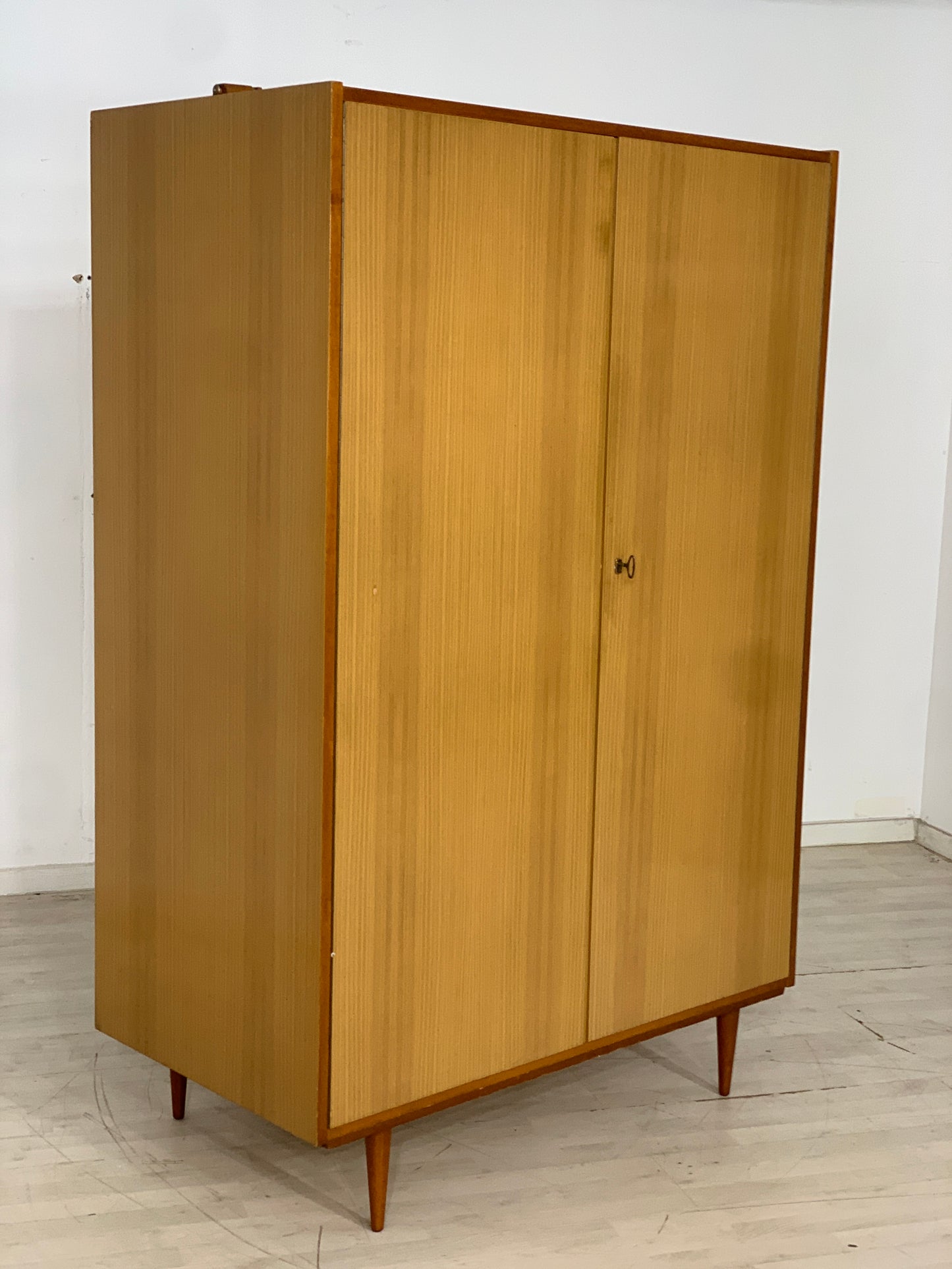 Mid Century Kleiderschrank Schrank Wardrobe Vintage