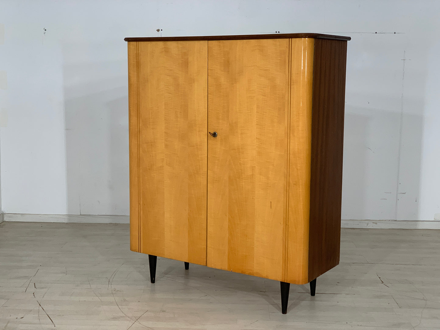 Mid Century Wäscheschrank Schrank Kleiderschrank Vintage