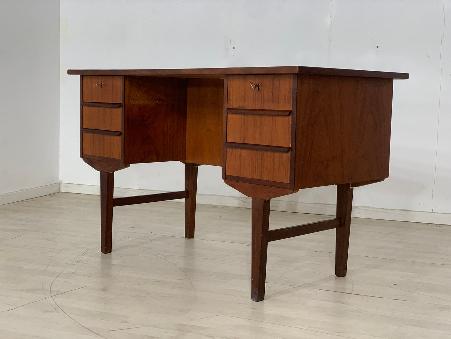 Danish Teak Schreibtisch Tisch Desk Vintage