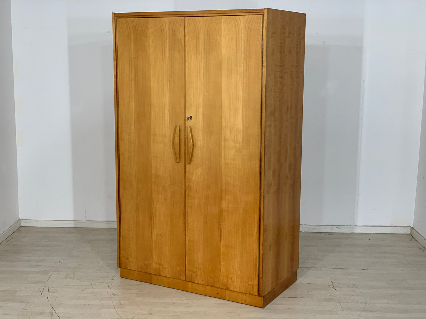 Mid Century Hellerau Kleiderschrank Schrank Wardrobe Vintage