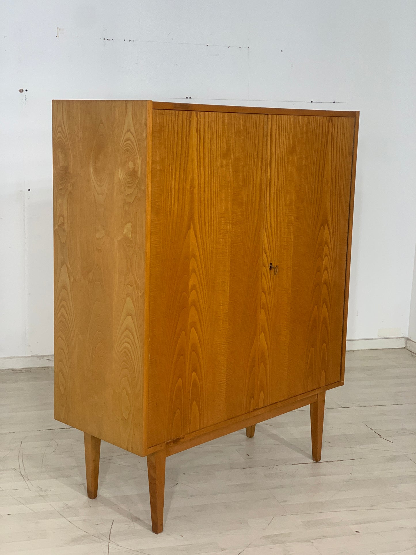 Mid Century Hellerau Wäscheschrank Schrank Wardrobe Vintage