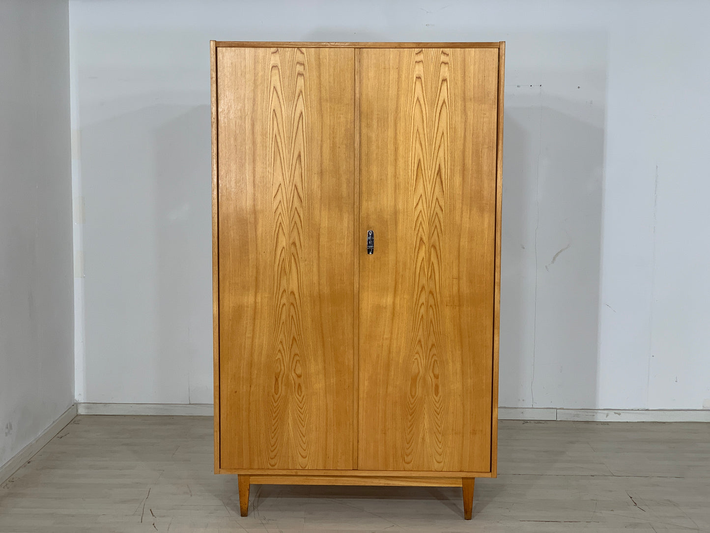 Mid Century Hellerau Kleiderschrank Schrank Wardrobe Vintage