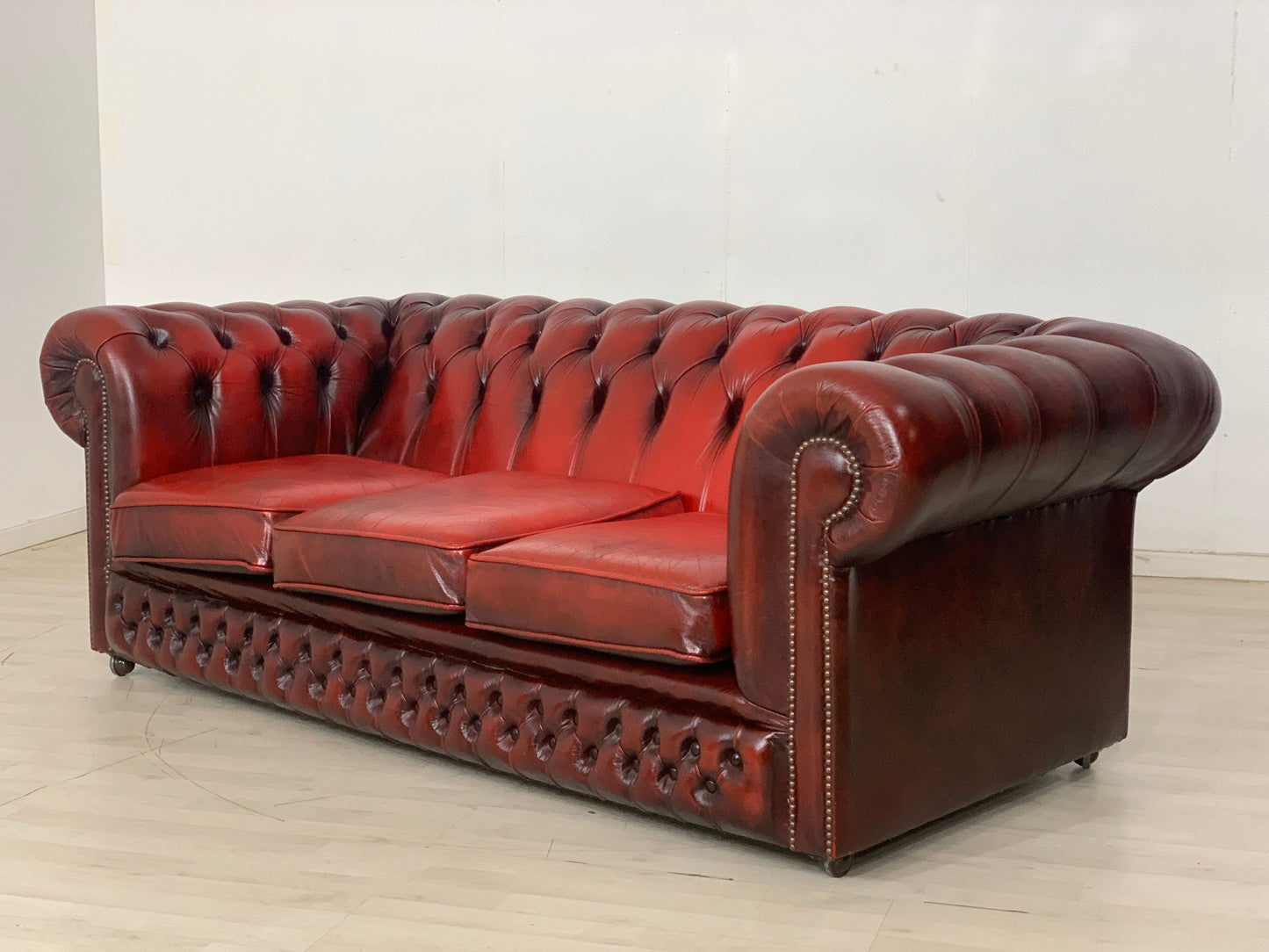 Original Chesterfield Couch Sofa 3-Sitzer Ledercouch Oxblood