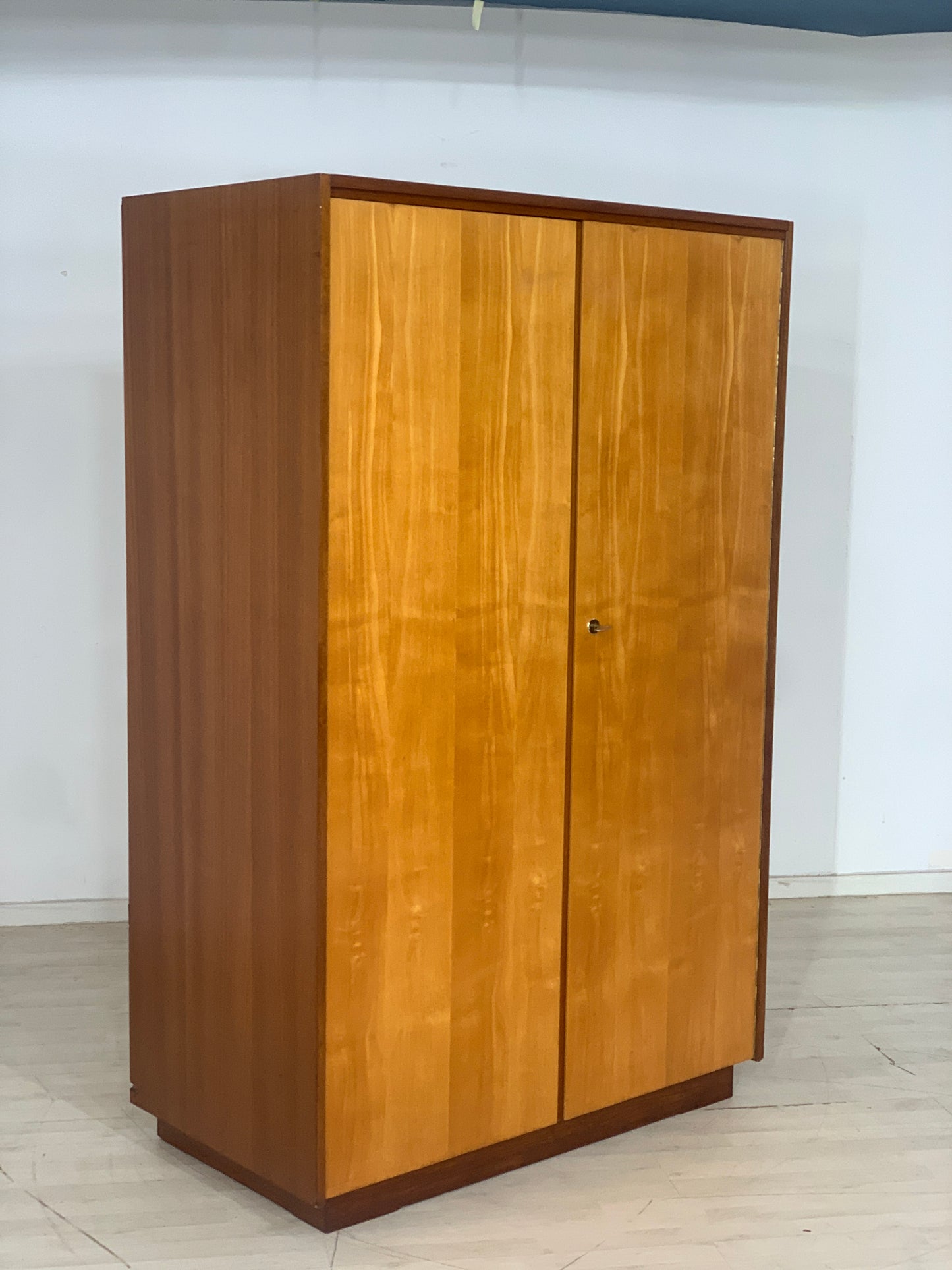 Mid Century Kleiderschrank Schrank Wardrobe Vintage