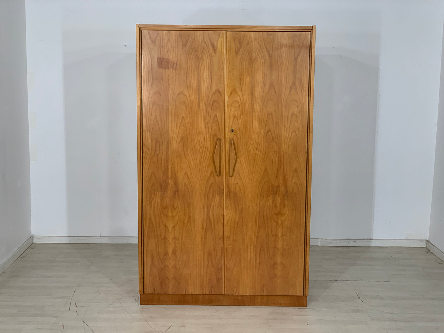 Mid Century Hellerau Kleiderschrank Schrank Wardrobe Vintage