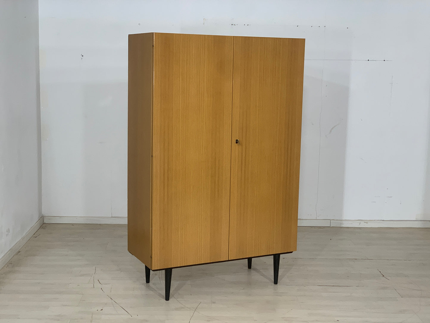 Mid Century Wäscheschrank Schrank Kleiderschrank Vintage