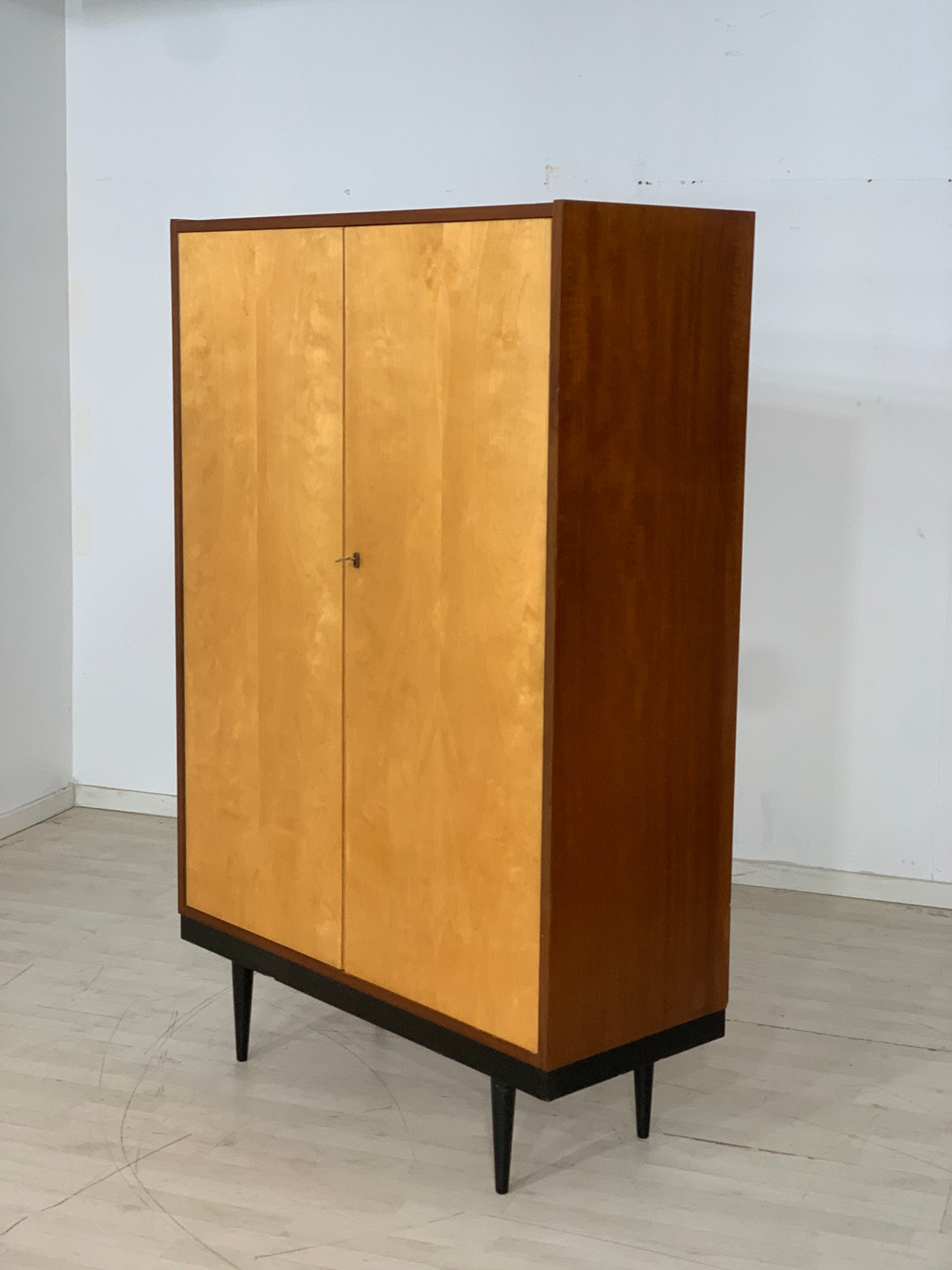 Mid Century Wäscheschrank Schrank Kleiderschrank Vintage