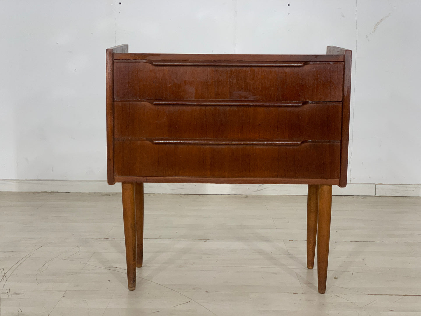 Danish Teak Flurschrank Schrank Kommode Vintage