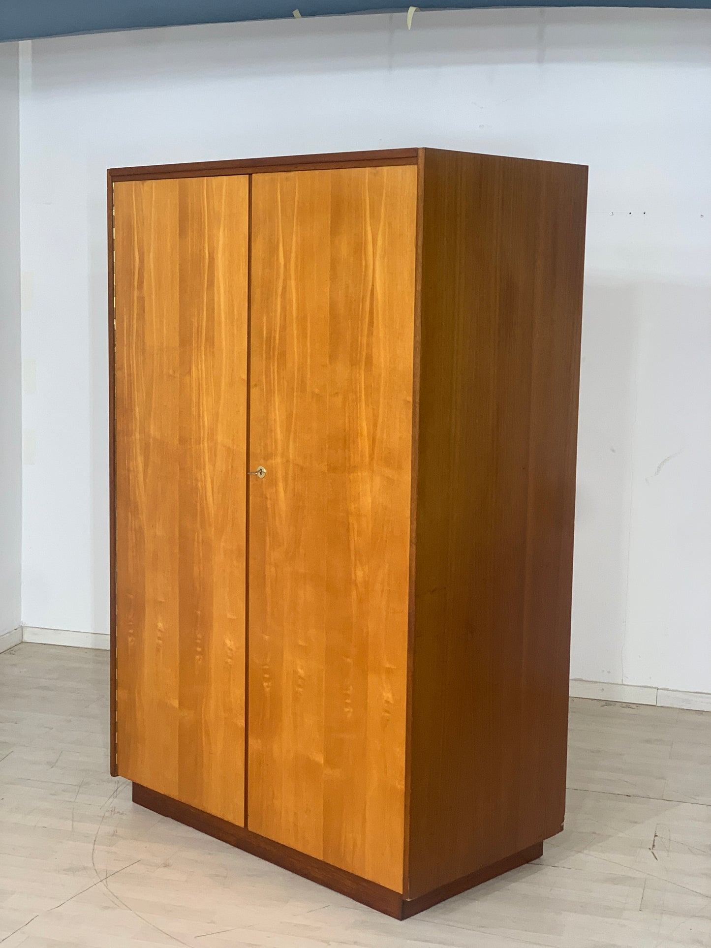 Mid Century Kleiderschrank Schrank Wardrobe Vintage